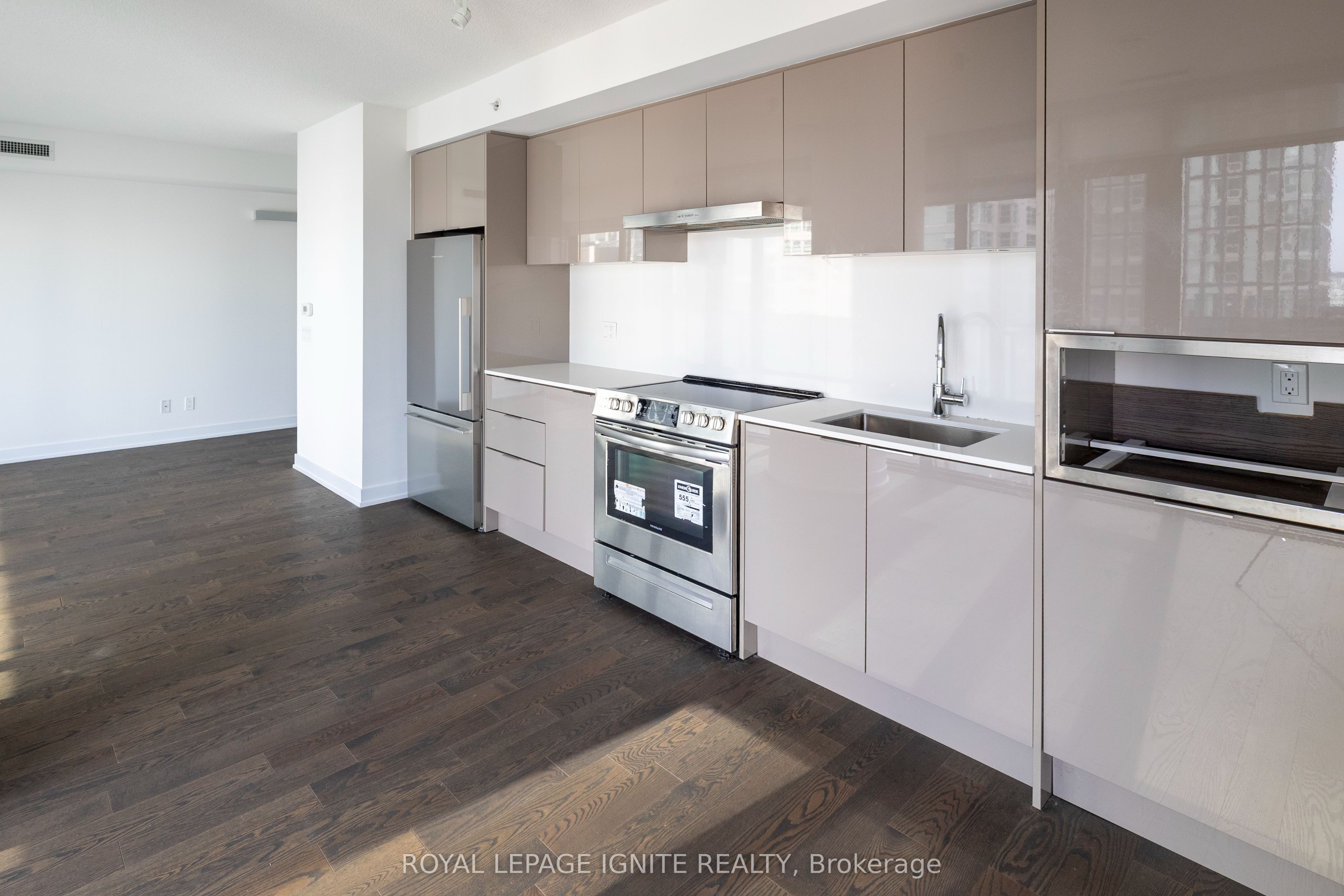 25 Richmond Street 1417, Toronto, ON M5C 0A6 photo 2