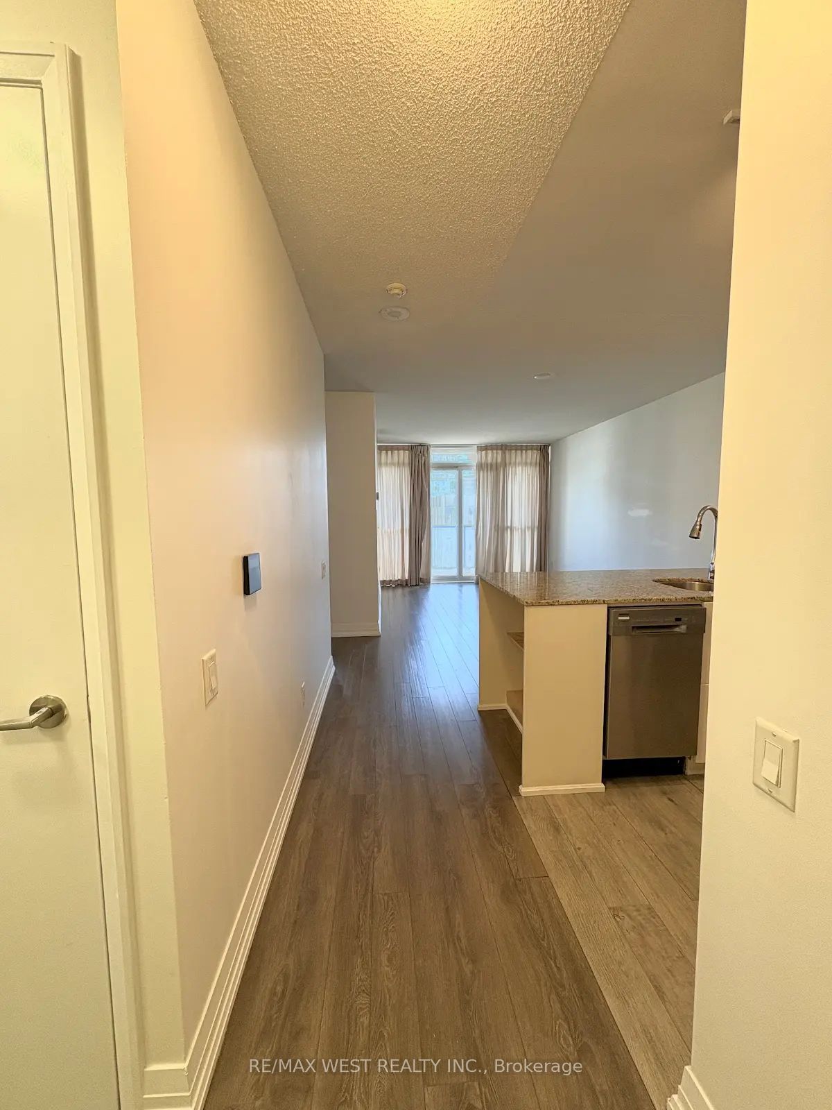 21 Carlton Street 2209, Toronto, ON M5B 1L3 photo 2