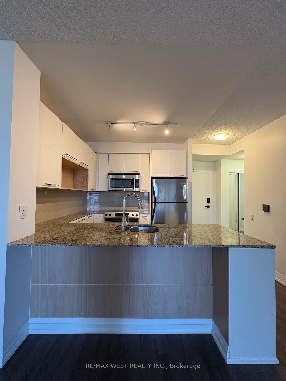 21 Carlton Street 2209, Toronto, ON M5B 1L3 photo 4