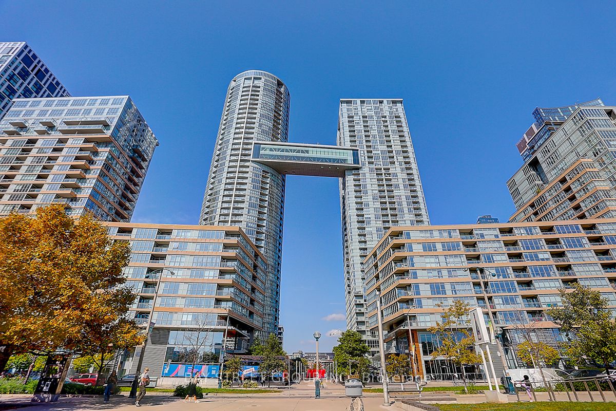 15 Iceboat Terrace 1206, Toronto, ON M5V 4A5