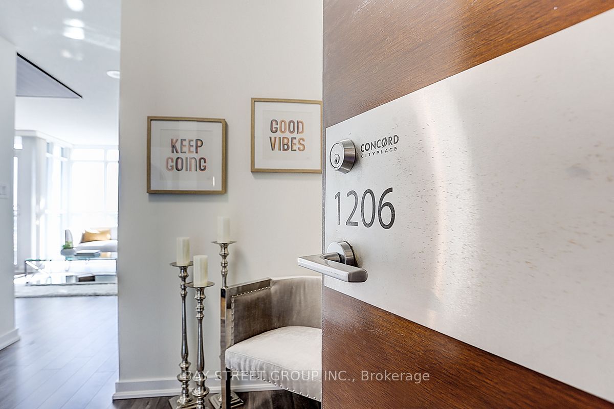 15 Iceboat Terrace 1206, Toronto, ON M5V 4A5 photo 3