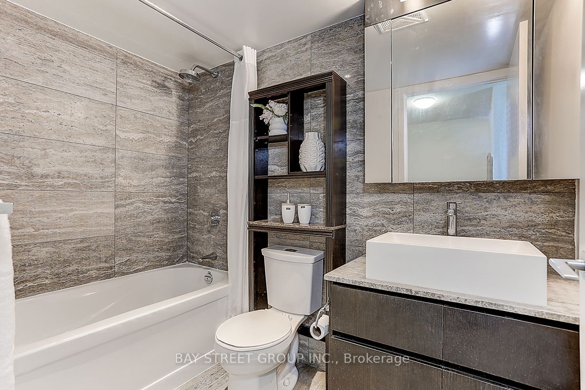 15 Iceboat Terrace 1206, Toronto, ON M5V 4A5 photo 4