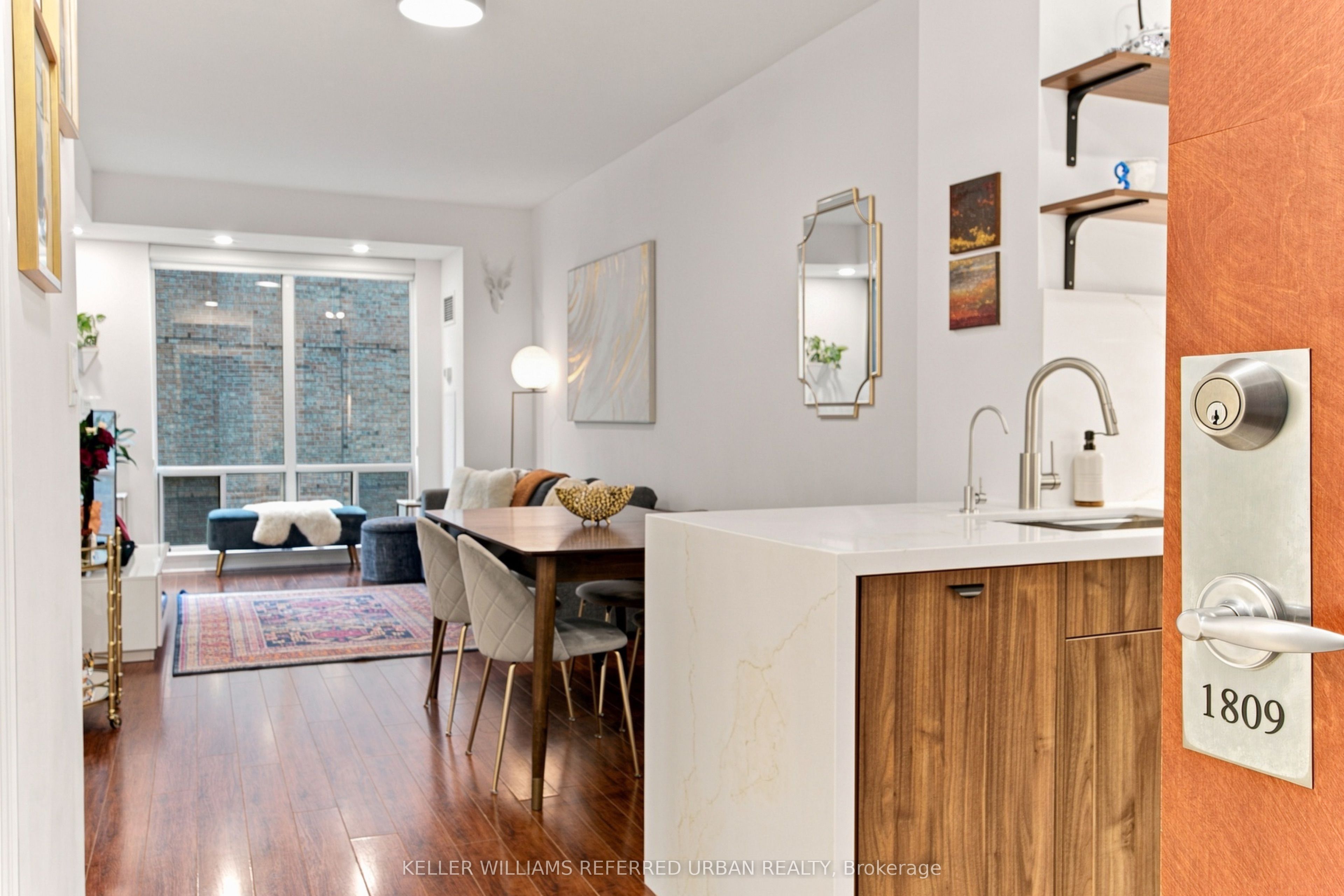 300 Bloor Street E 1809, Toronto, ON M4W 3Y2 photo 2