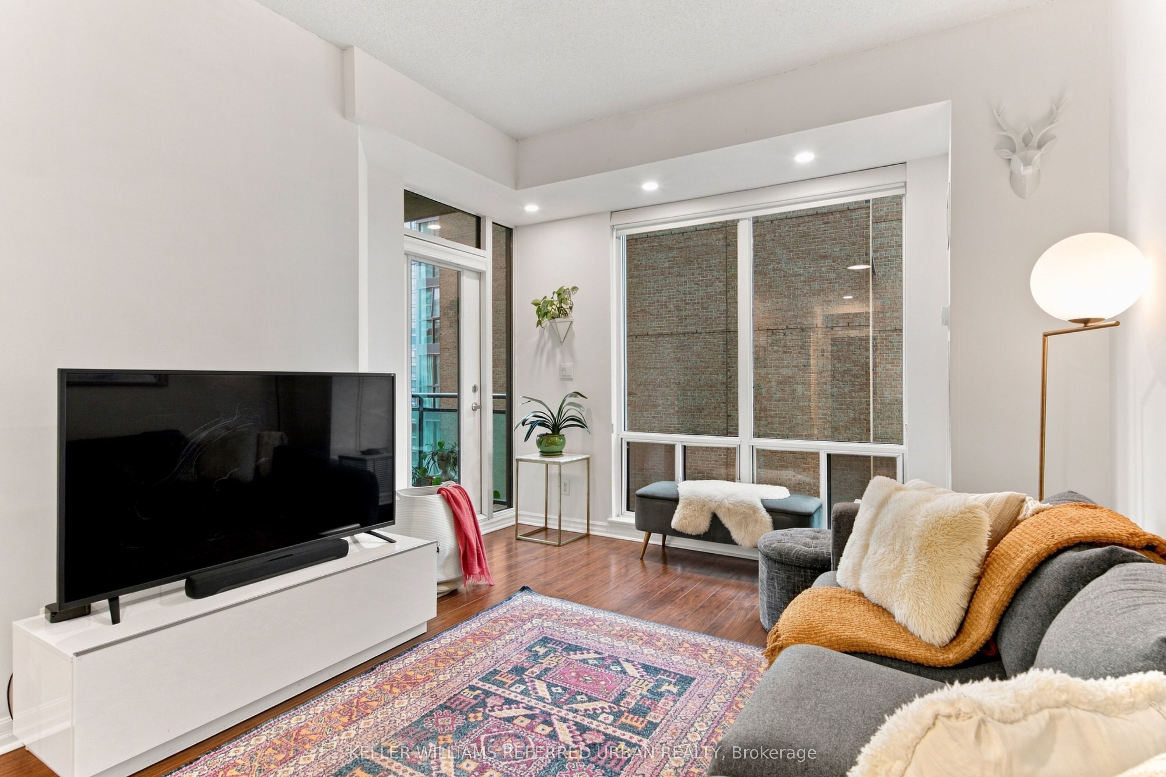300 Bloor Street E 1809, Toronto, ON M4W 3Y2 photo 4