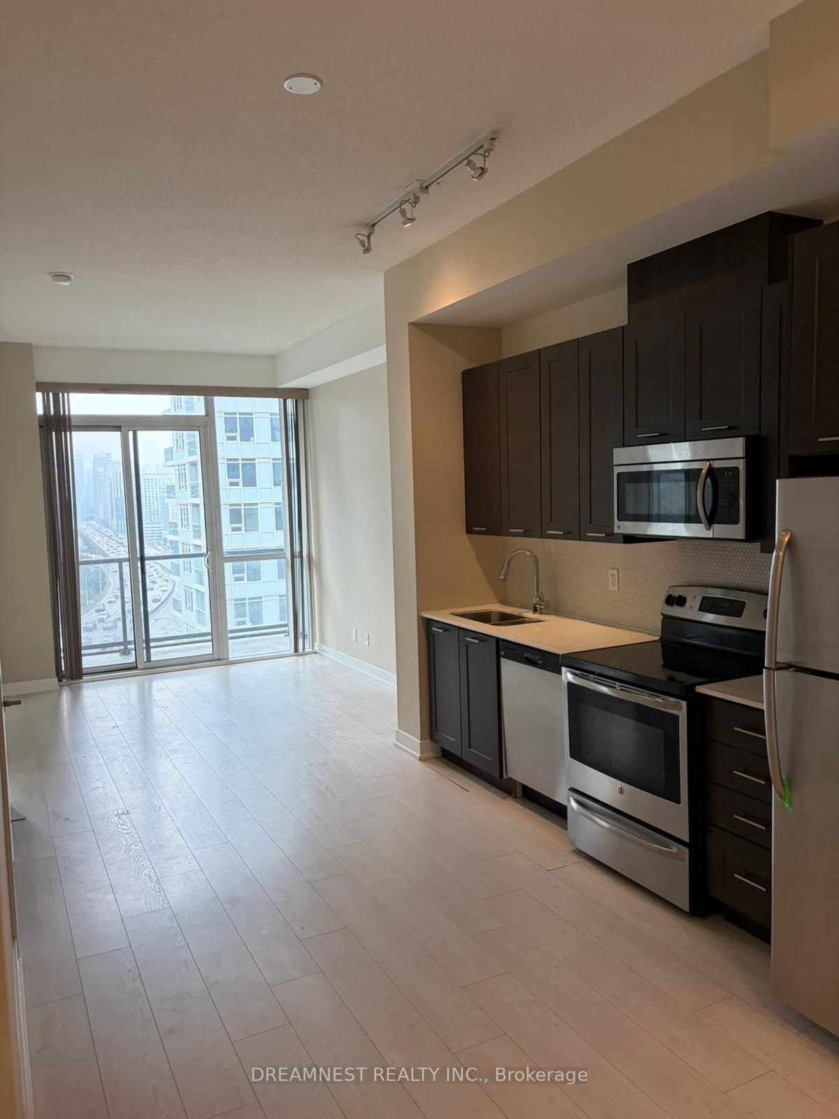 20 Bruyeres Mews 1507, Toronto, ON M5V 0G8 photo 2