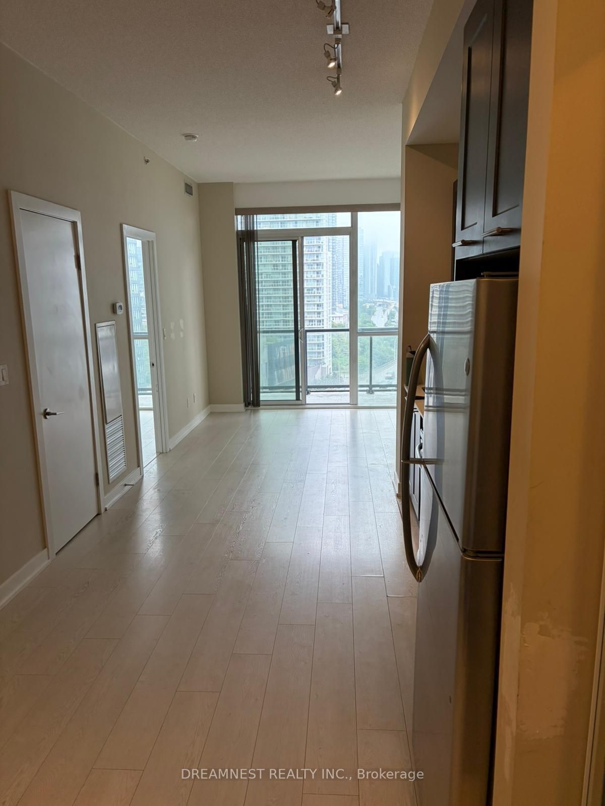 20 Bruyeres Mews 1507, Toronto, ON M5V 0G8 photo 3