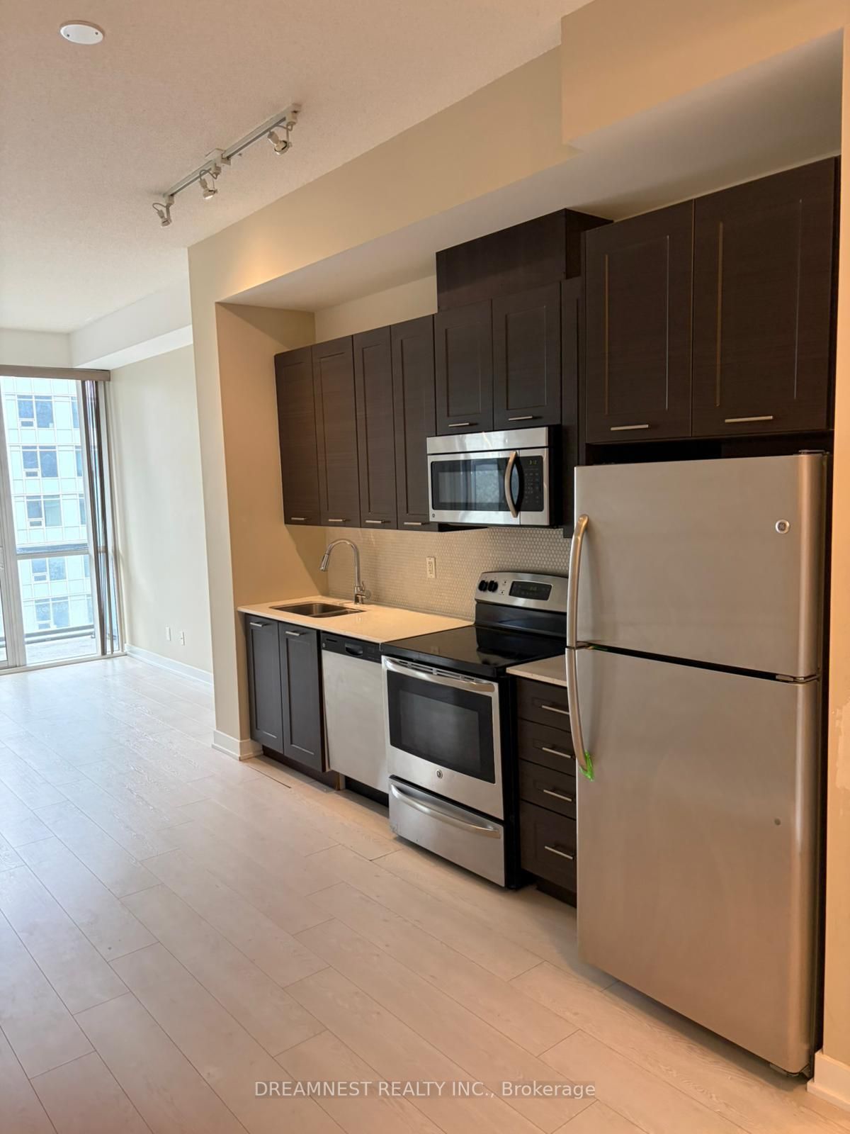 20 Bruyeres Mews 1507, Toronto, ON M5V 0G8 photo 4
