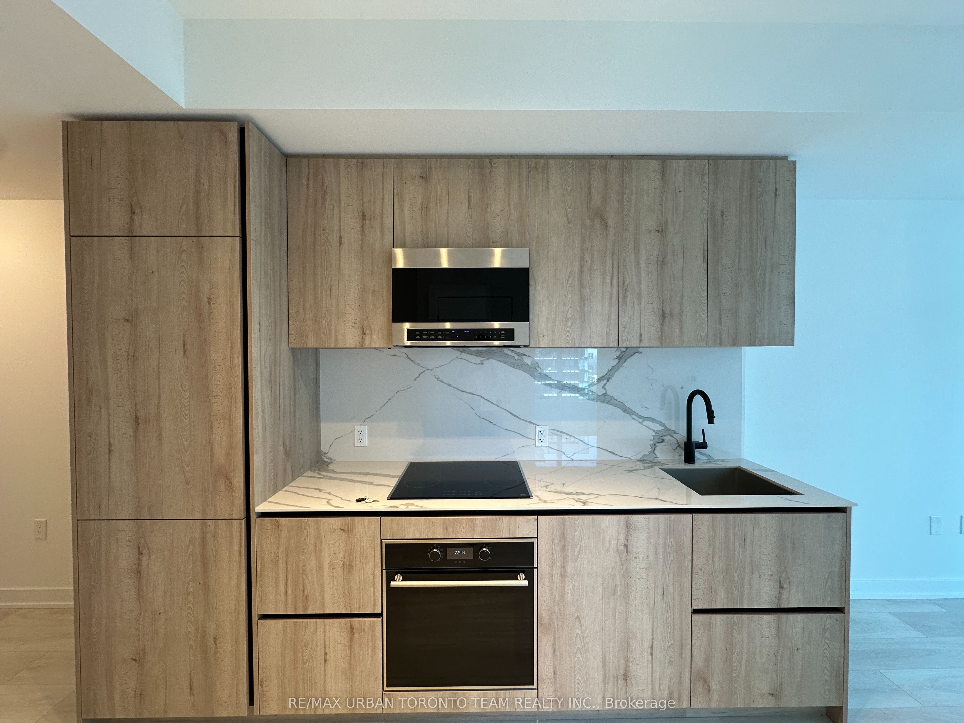 127 Broadway Avenue 3305, Toronto, ON M4P 1V4 photo 3