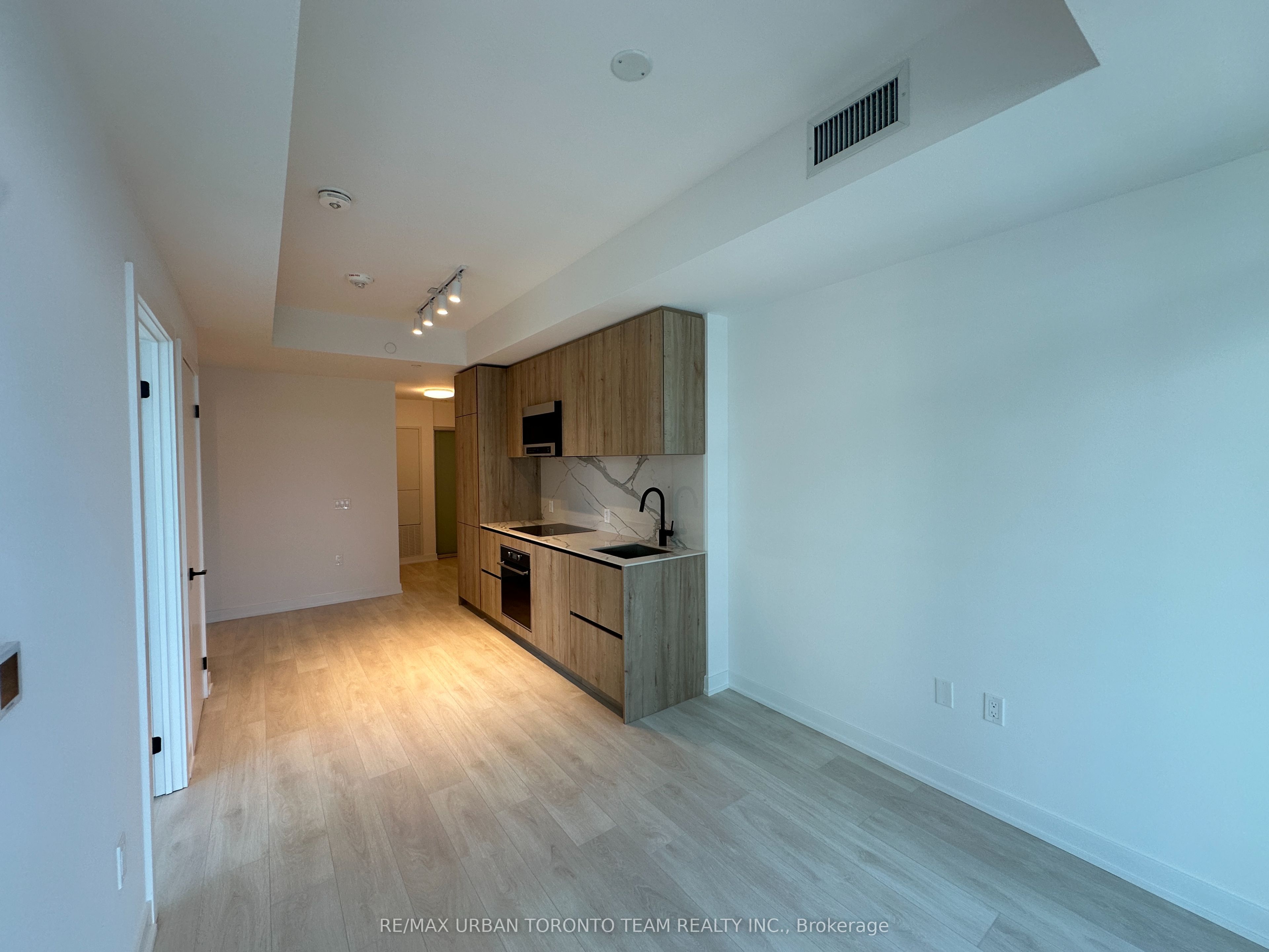 127 Broadway Avenue 3305, Toronto, ON M4P 1V4 photo 4