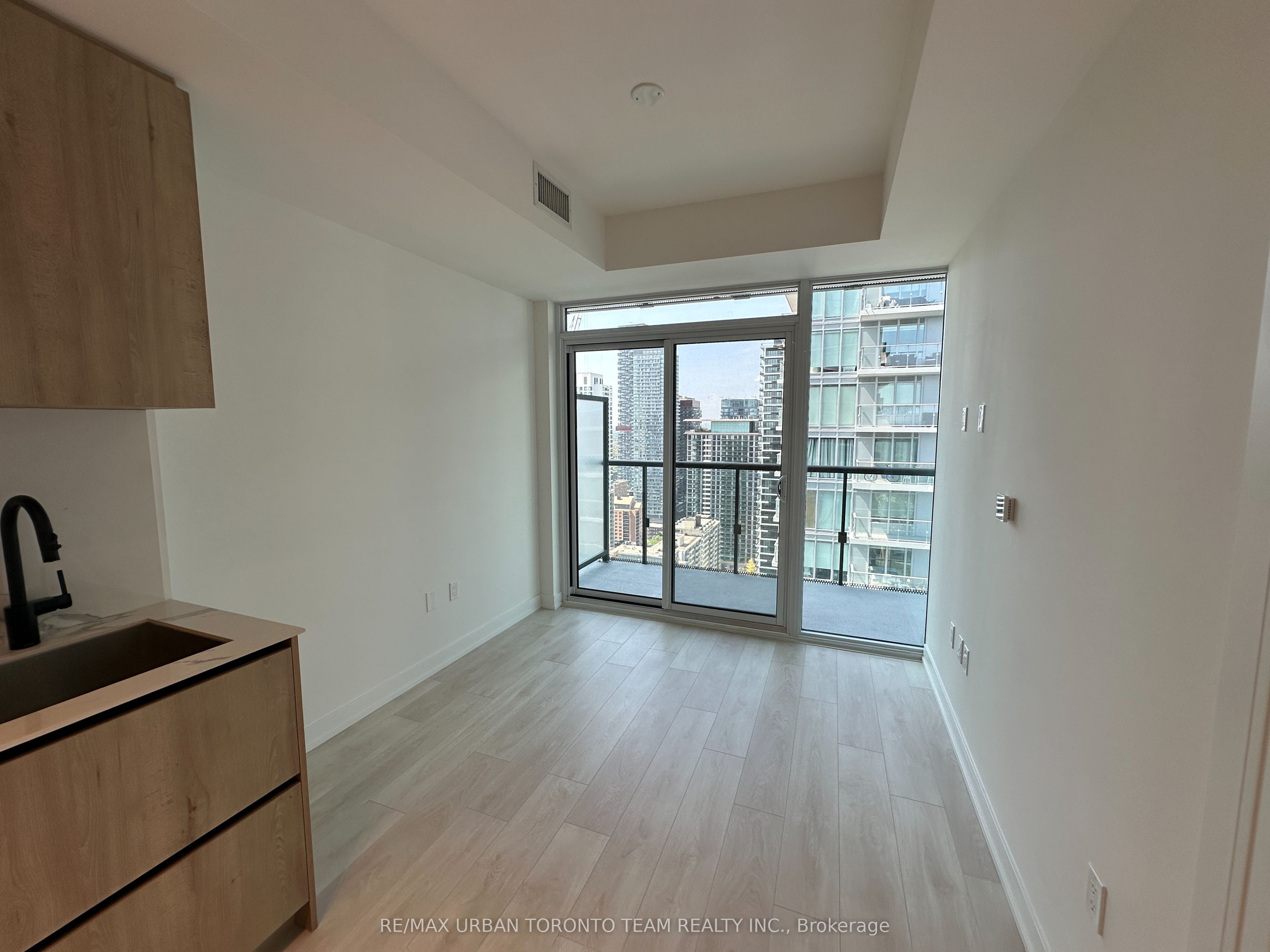 127 Broadway Avenue 3305, Toronto, ON M4P 1V4 photo 5