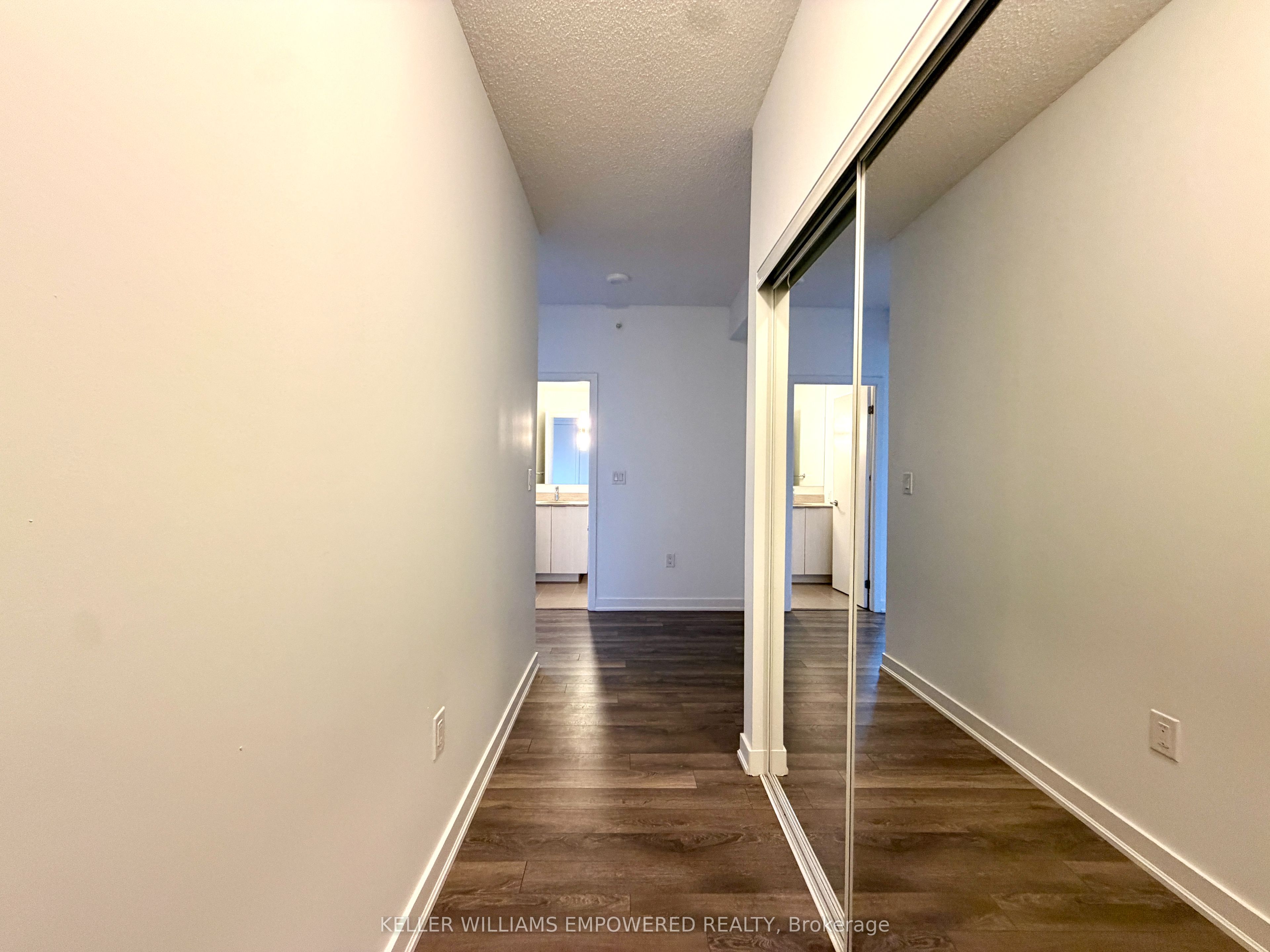 31 Phipps Street R801, Toronto, ON M4Y 0E5 photo 2