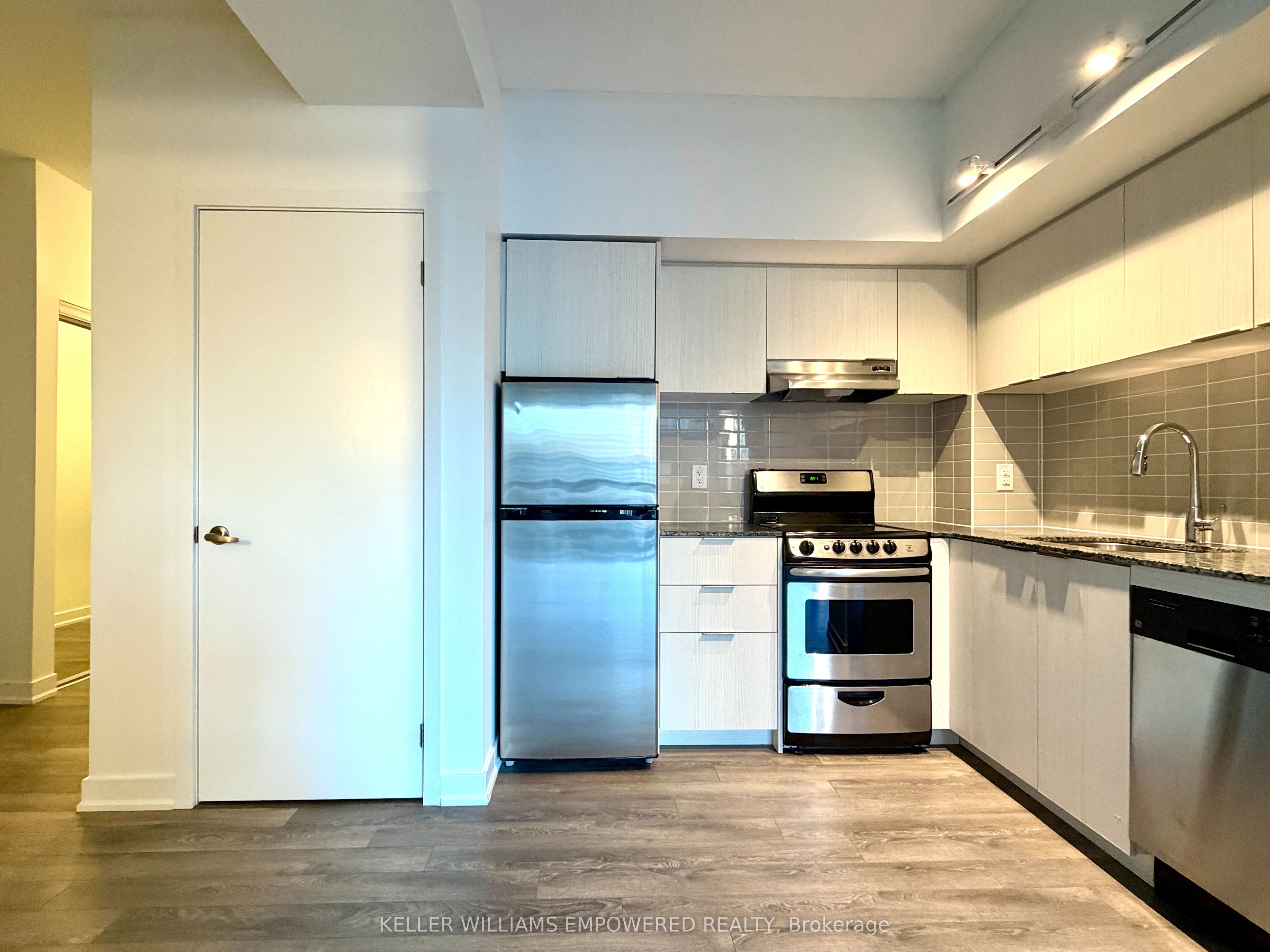 31 Phipps Street R801, Toronto, ON M4Y 0E5 photo 4