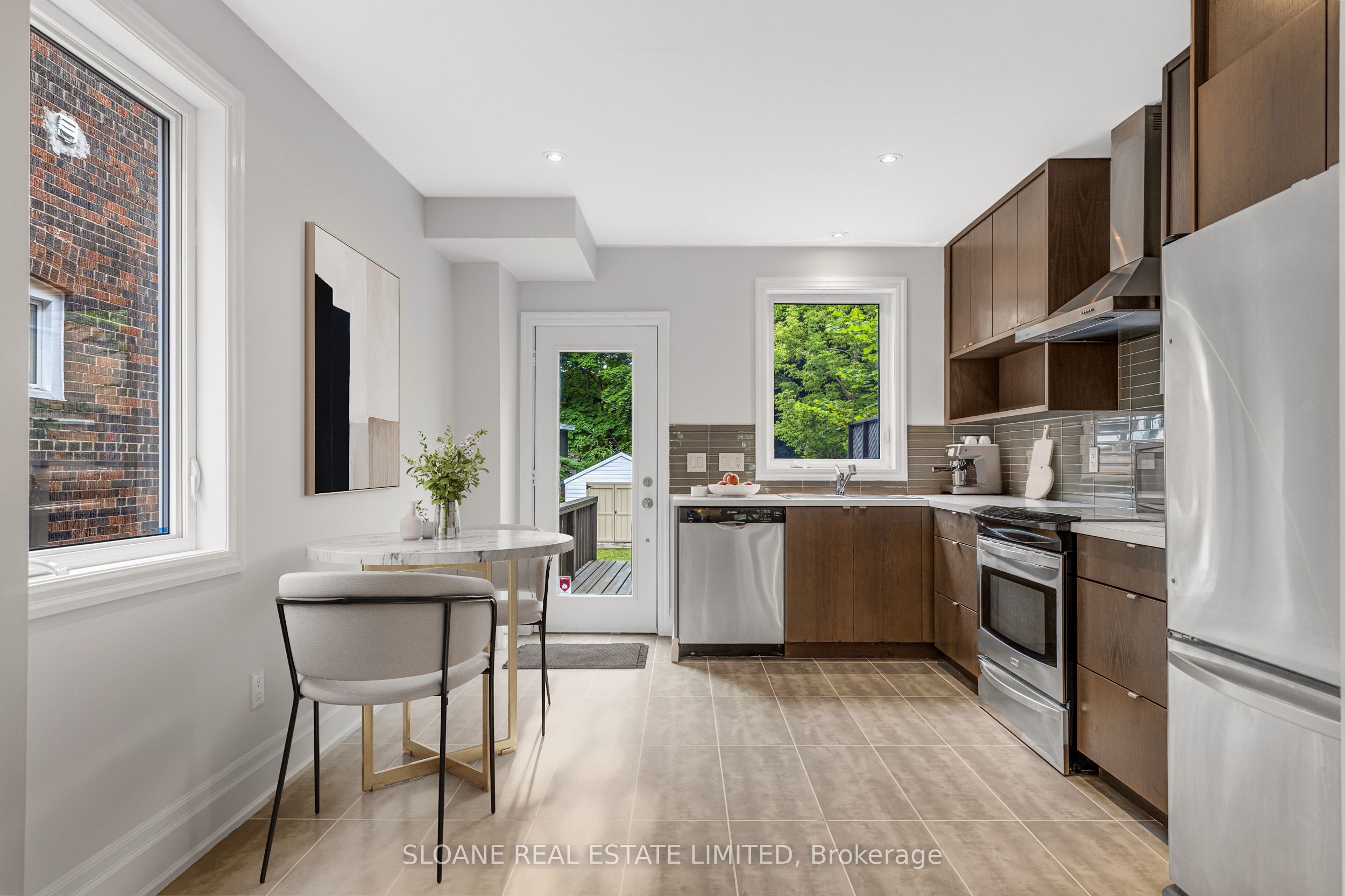 271 St Clair Avenue E, Toronto, ON M4T 1P3 photo 4