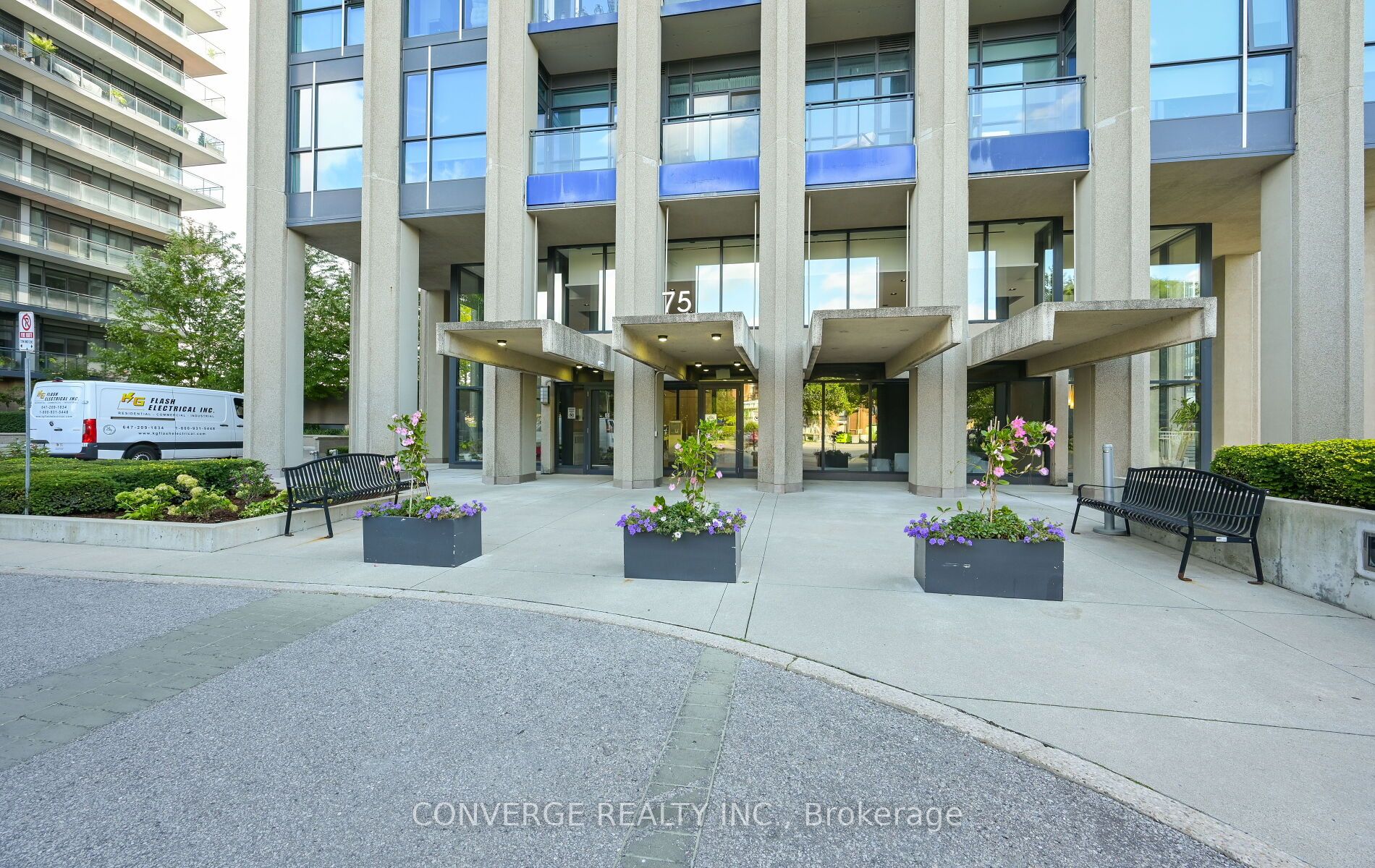 75 The Donway W 203, Toronto, ON M3C 2E9 photo 4