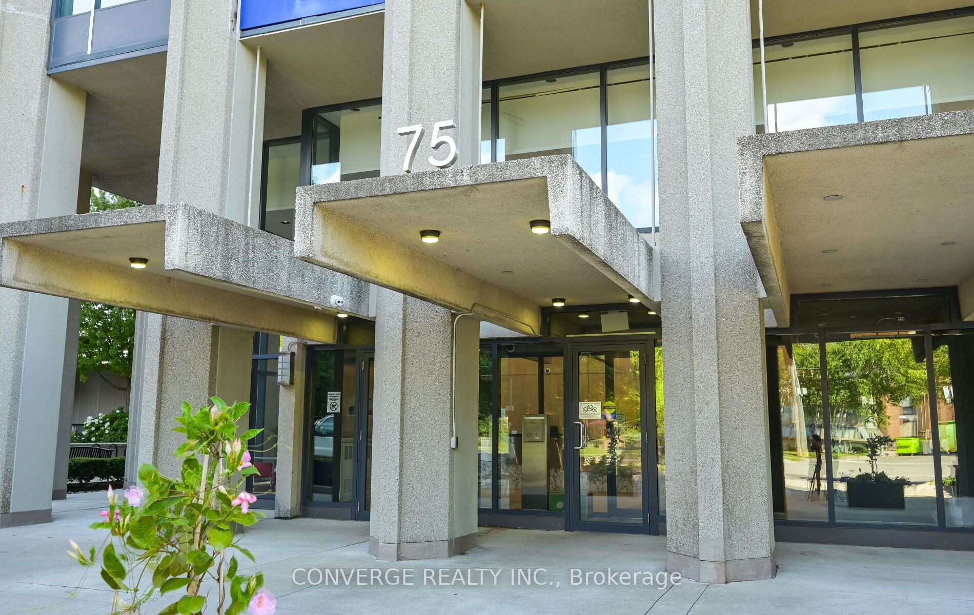 75 The Donway W 203, Toronto, ON M3C 2E9 photo 5
