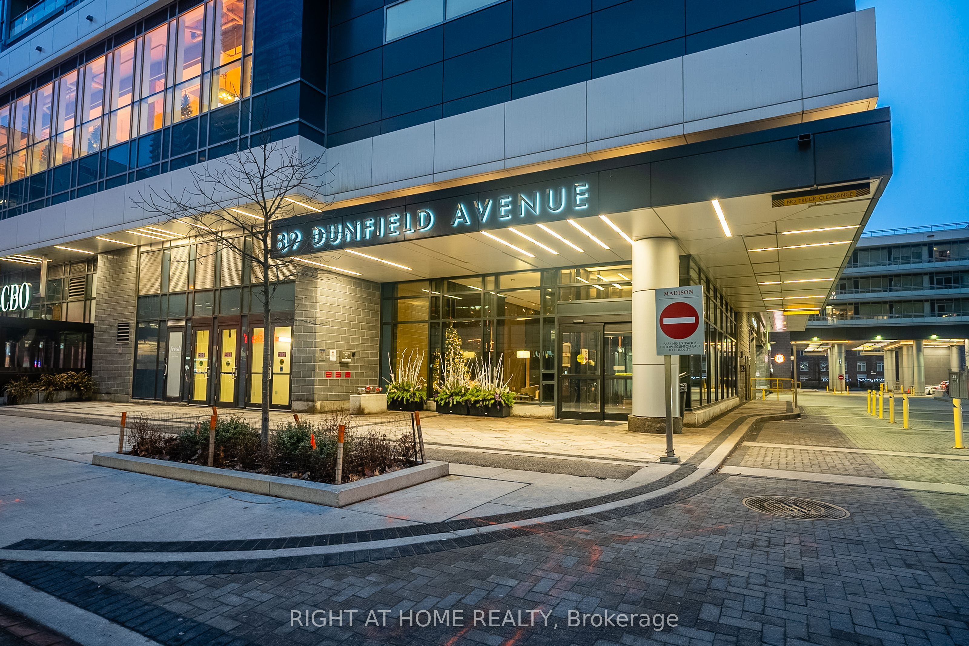 89 Dunfield Avenue 2306, Toronto, ON M4S 0A4