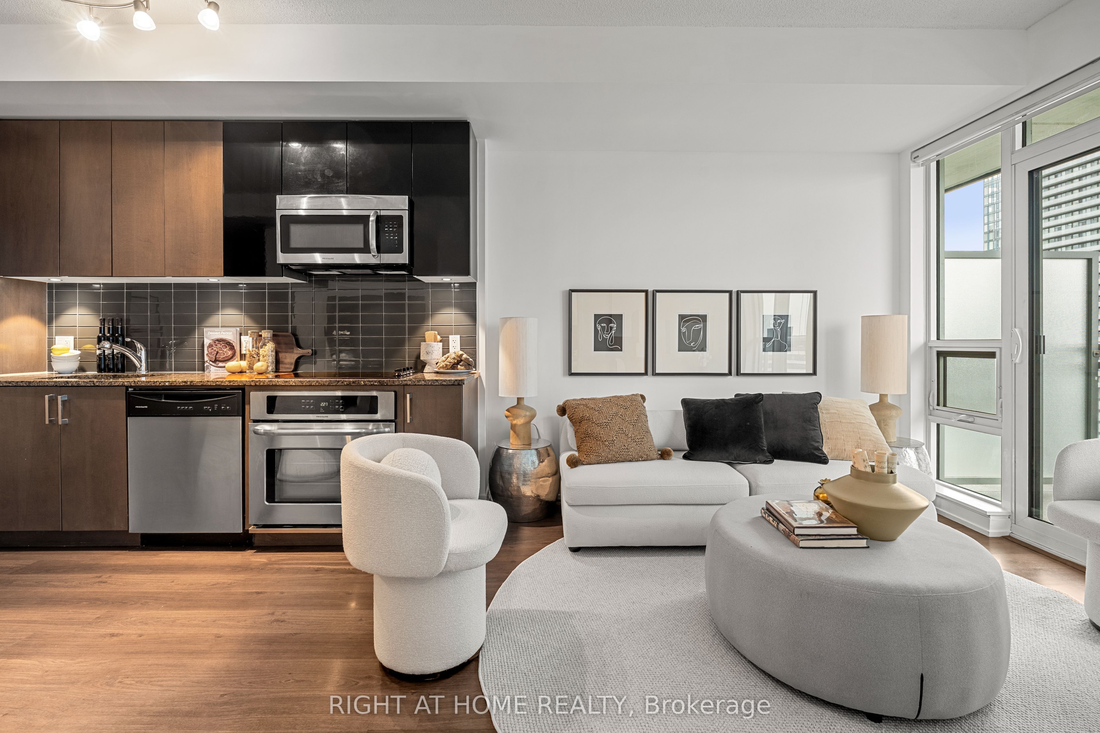89 Dunfield Avenue 2306, Toronto, ON M4S 0A4 photo 3