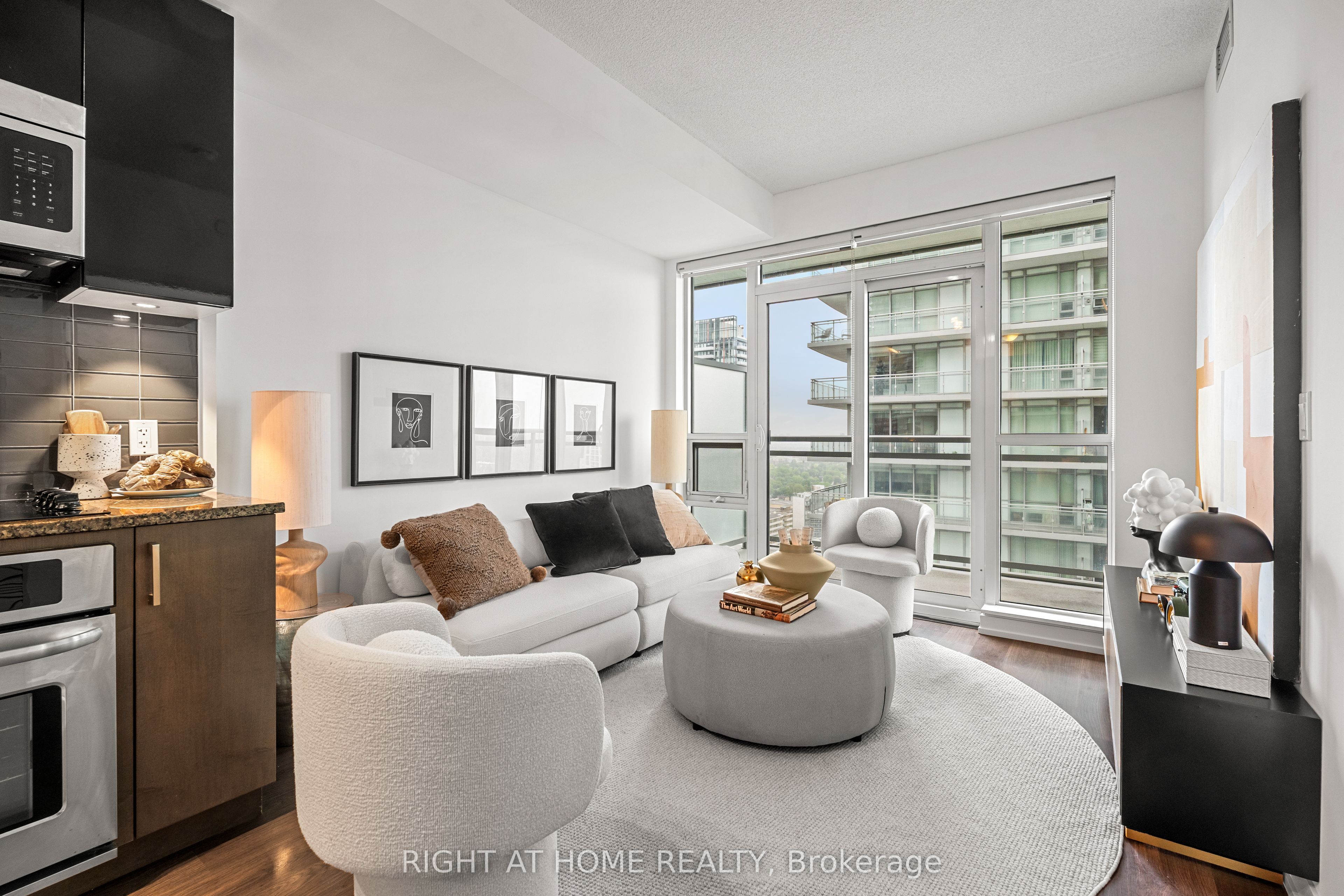 89 Dunfield Avenue 2306, Toronto, ON M4S 0A4 photo 4