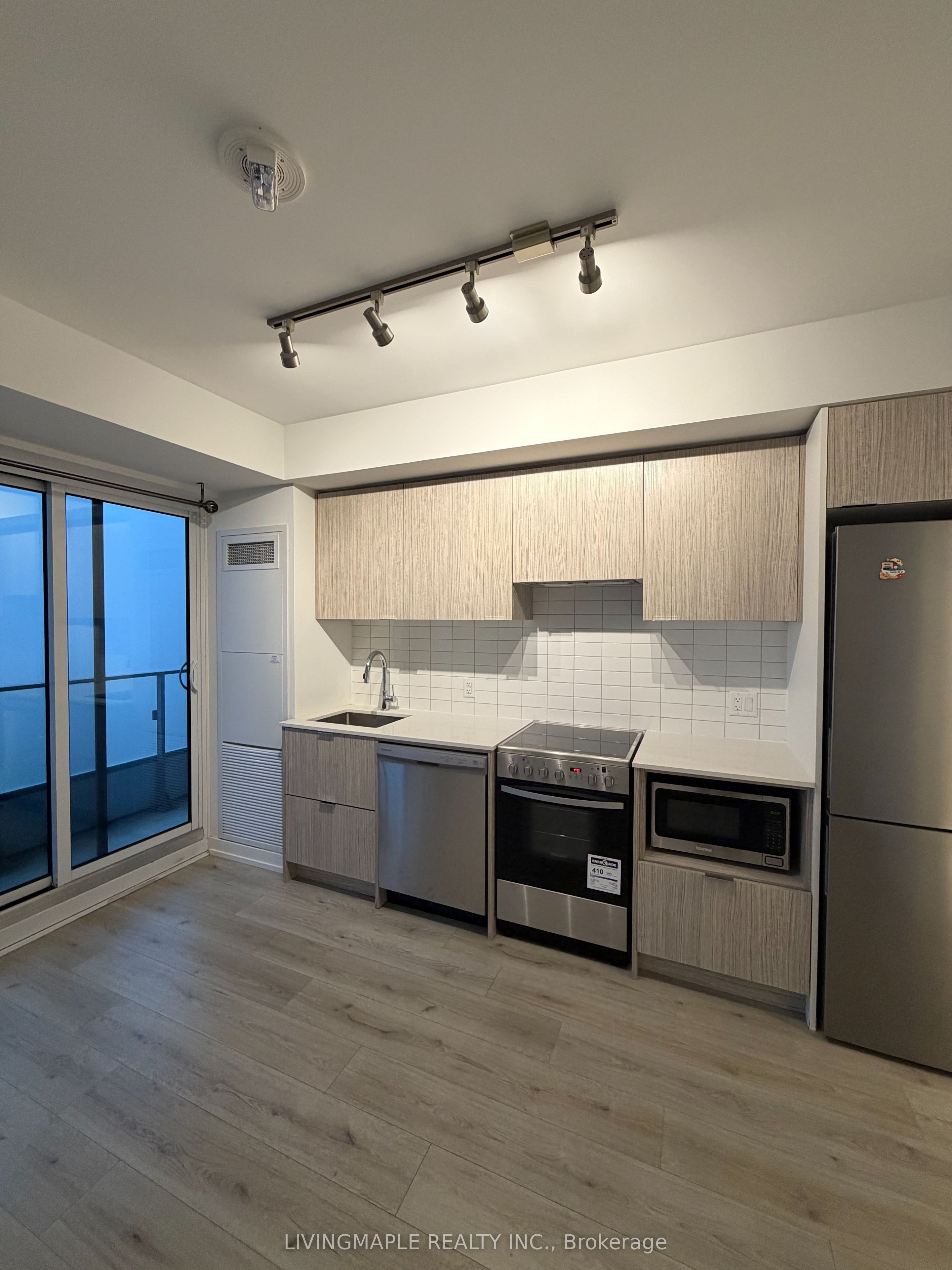 395 Bloor Street E 2309, Toronto, ON M4W 0B4 photo 2