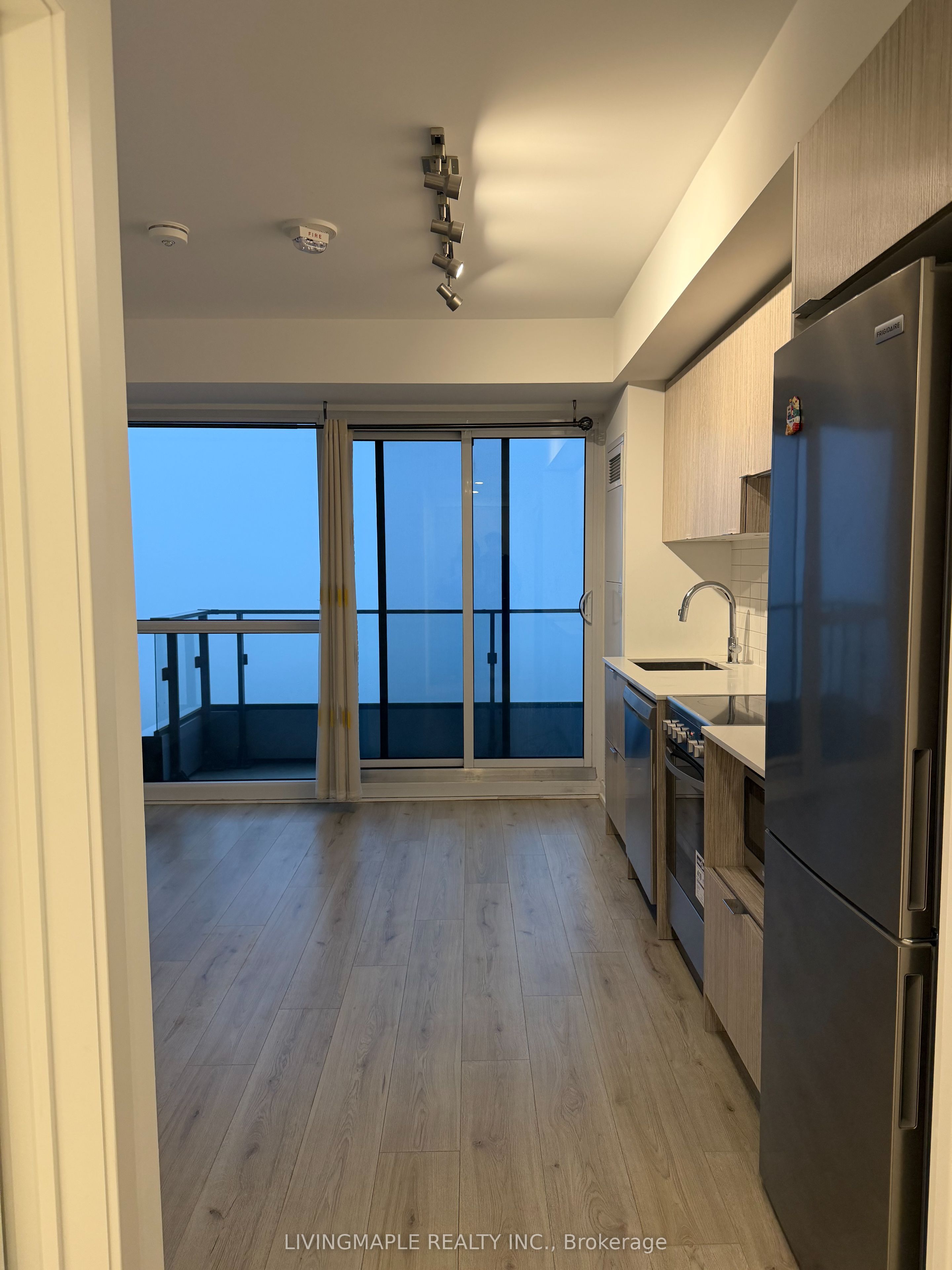 395 Bloor Street E 2309, Toronto, ON M4W 0B4 photo 3