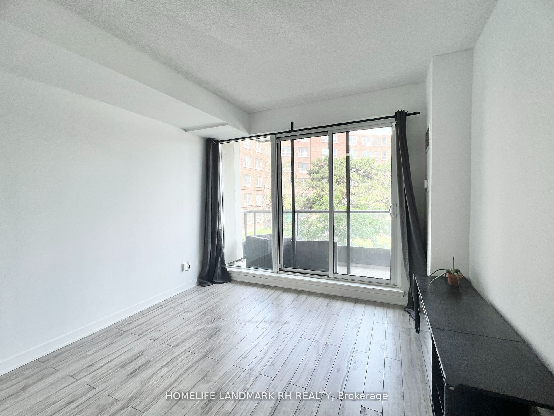 260 Sackville Street 204, Toronto, ON M5A 0B3 photo 2