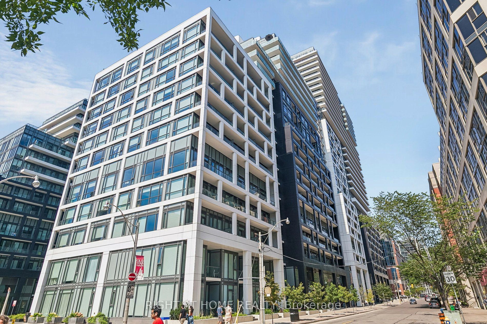 60 Princess Street 447, Toronto, ON M5A 2C7
