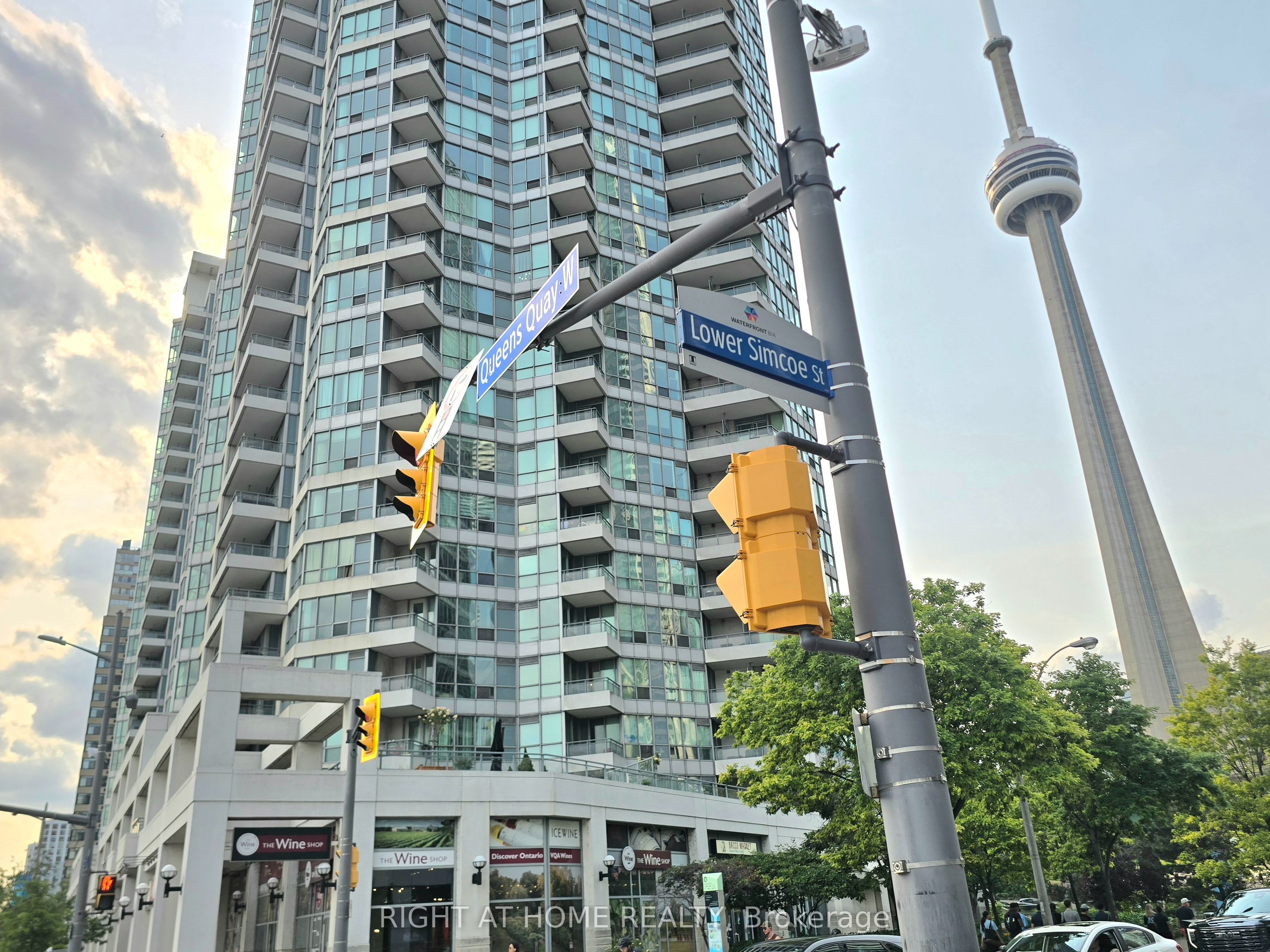 228 Queens Quay W 506, Toronto, ON M5J 2X1