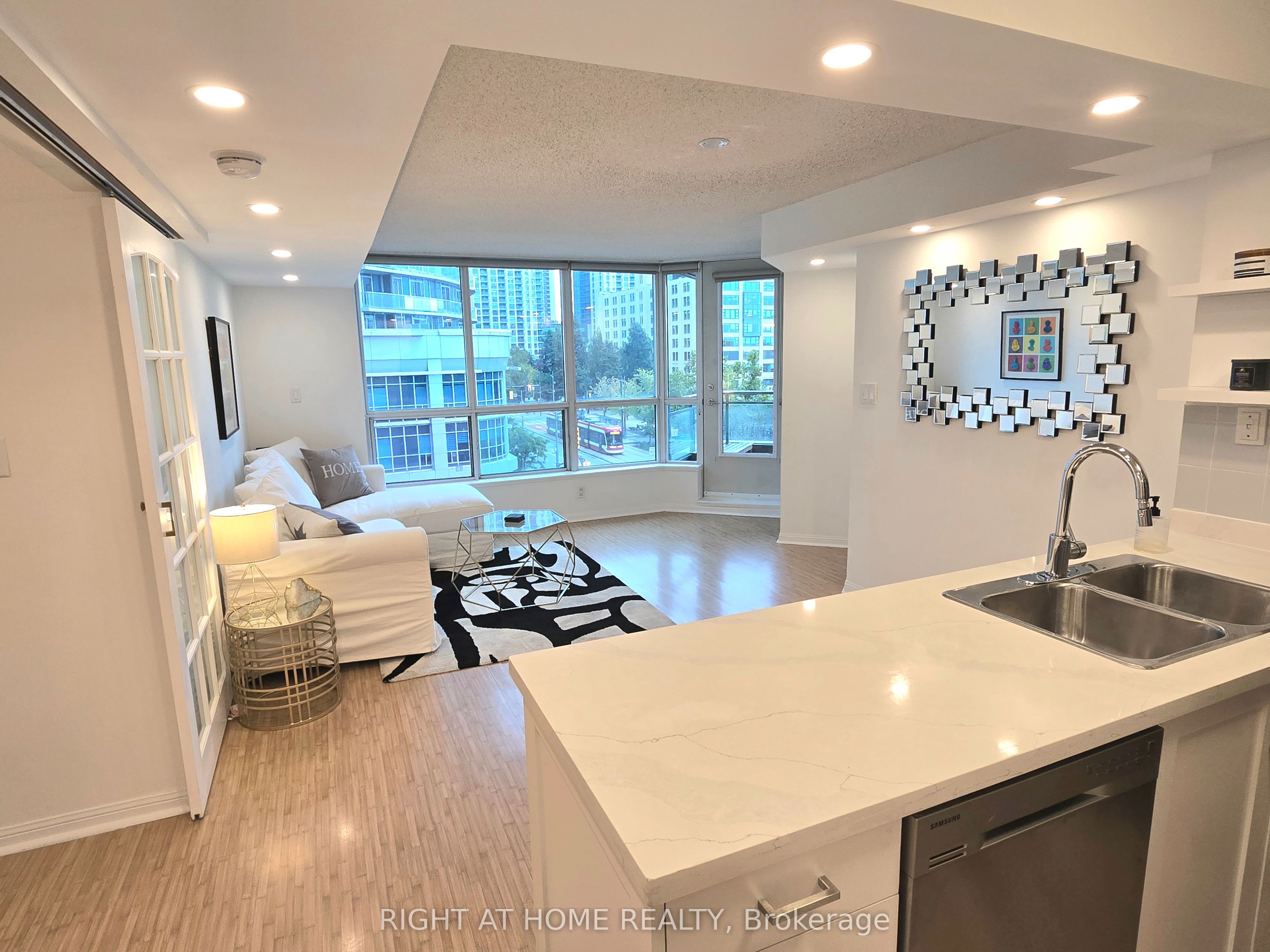 228 Queens Quay W 506, Toronto, ON M5J 2X1 photo 3