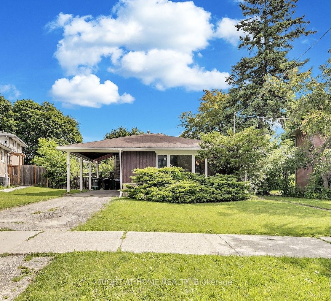 5 Clareville Crescent, Toronto, ON M2J 2B9