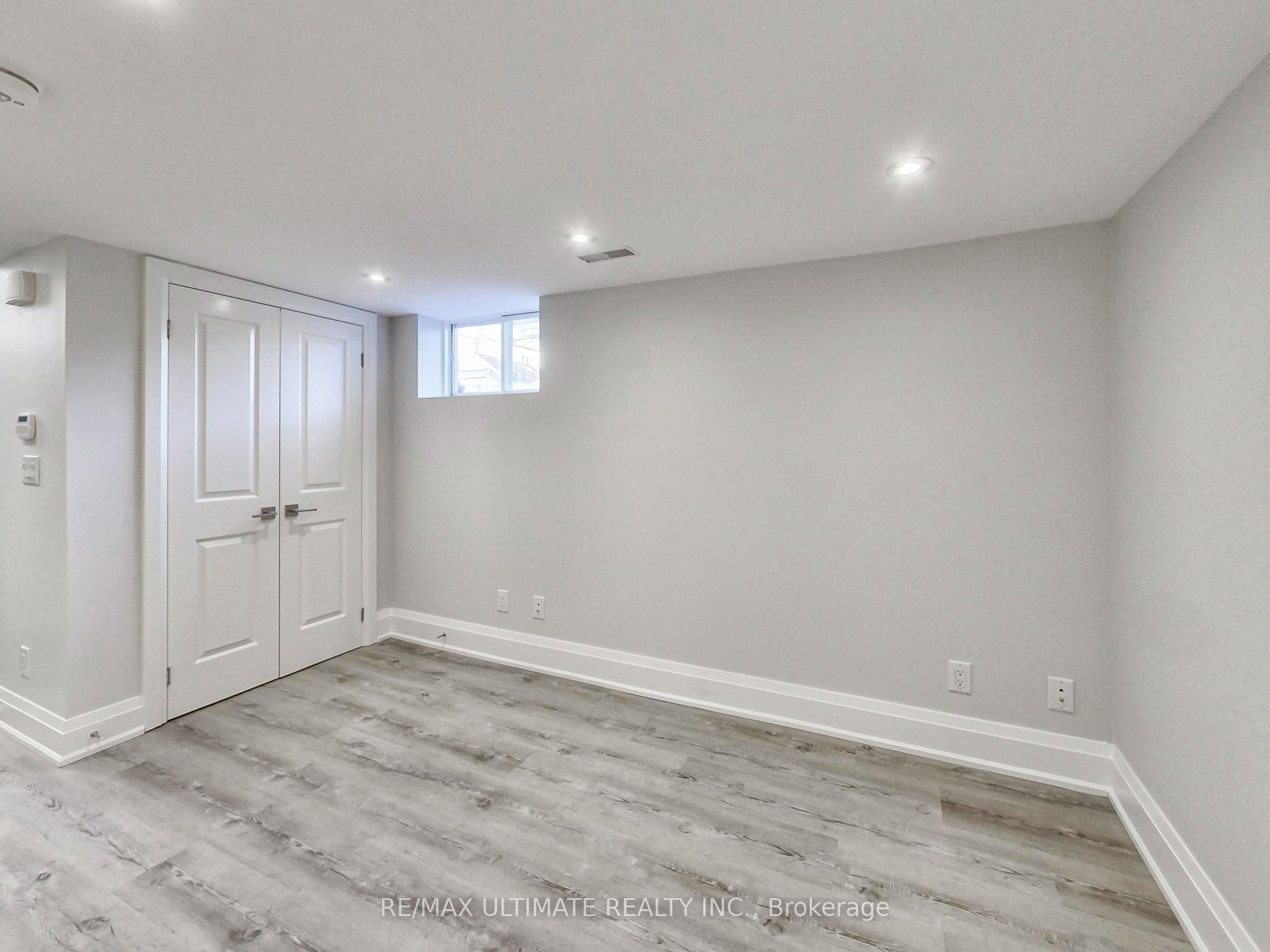 614 Northcliffe Boulevard Lower, Toronto, ON M6E 3L9 photo 2