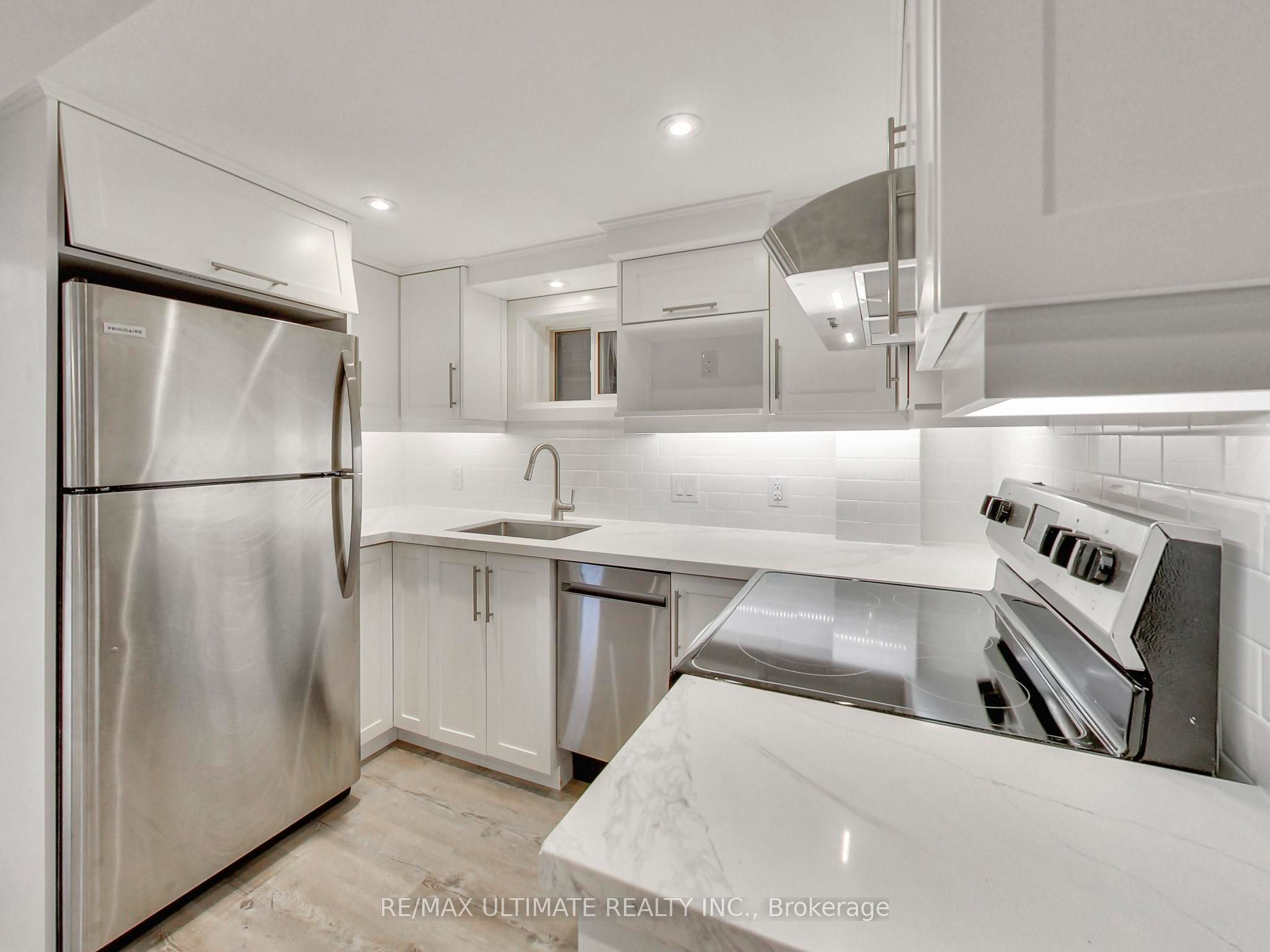 614 Northcliffe Boulevard Lower, Toronto, ON M6E 3L9 photo 4