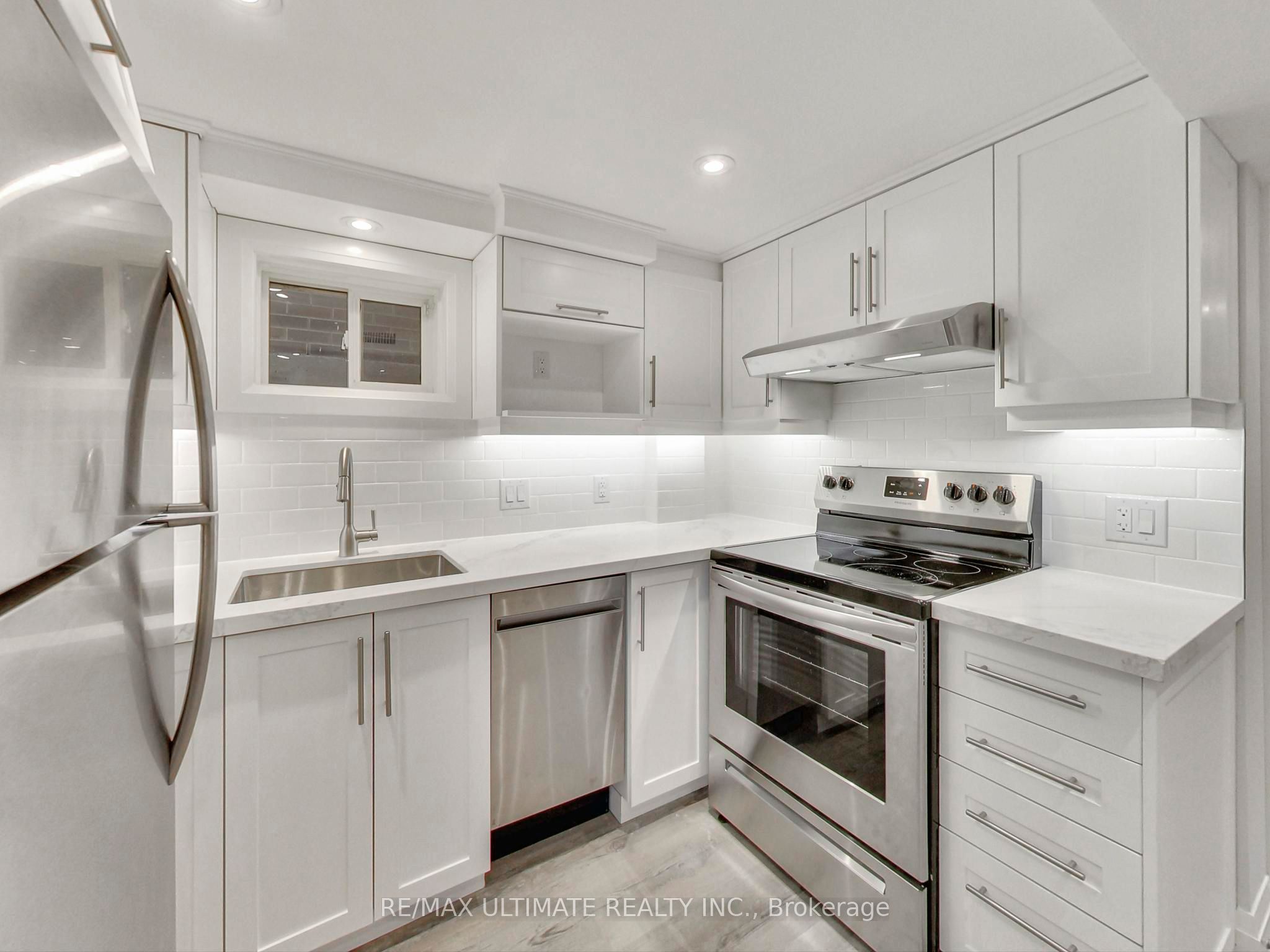 614 Northcliffe Boulevard Lower, Toronto, ON M6E 3L9 photo 5