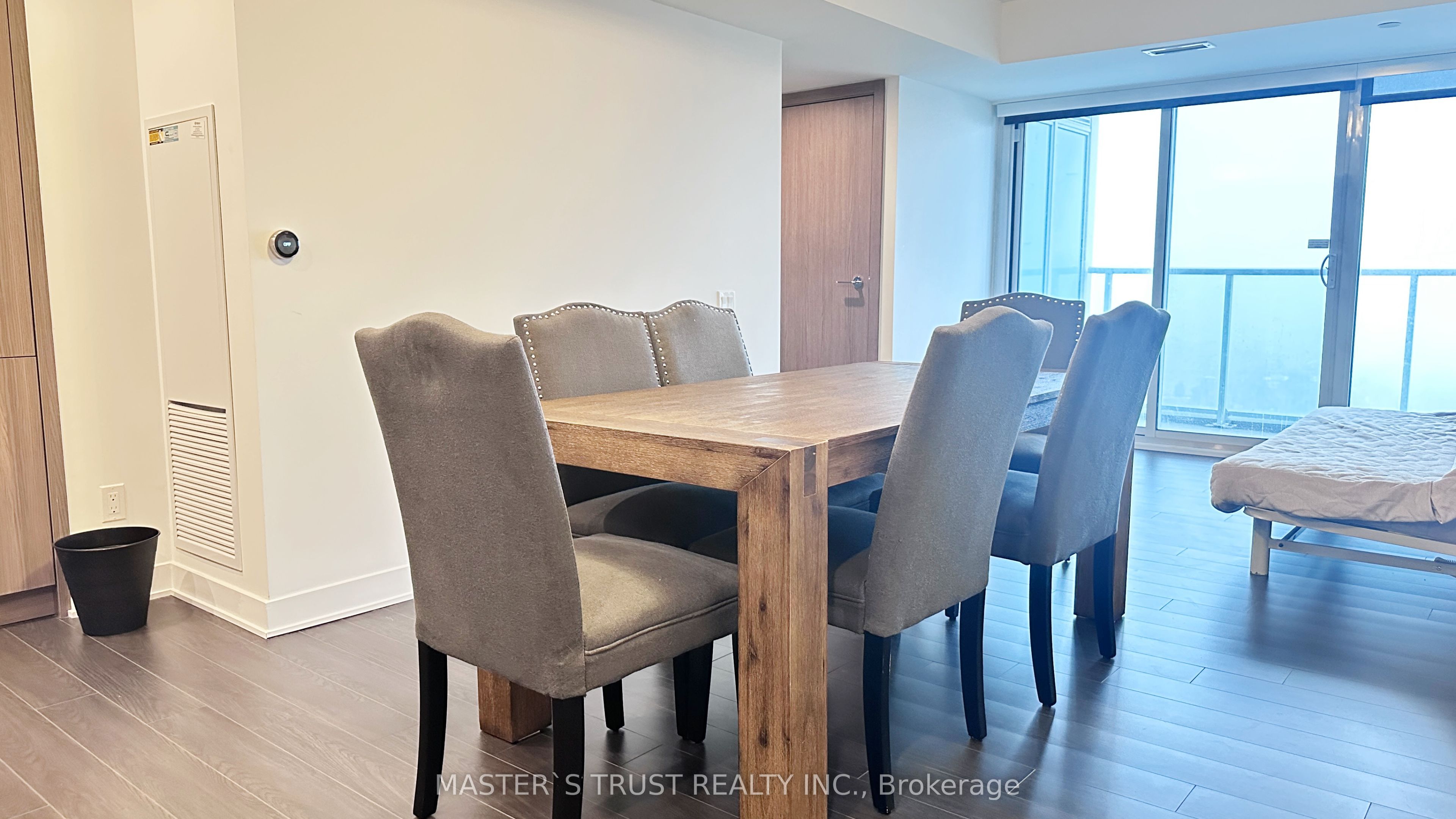 17 Bathurst Street 1715, Toronto, ON M5V 0N1 photo 2