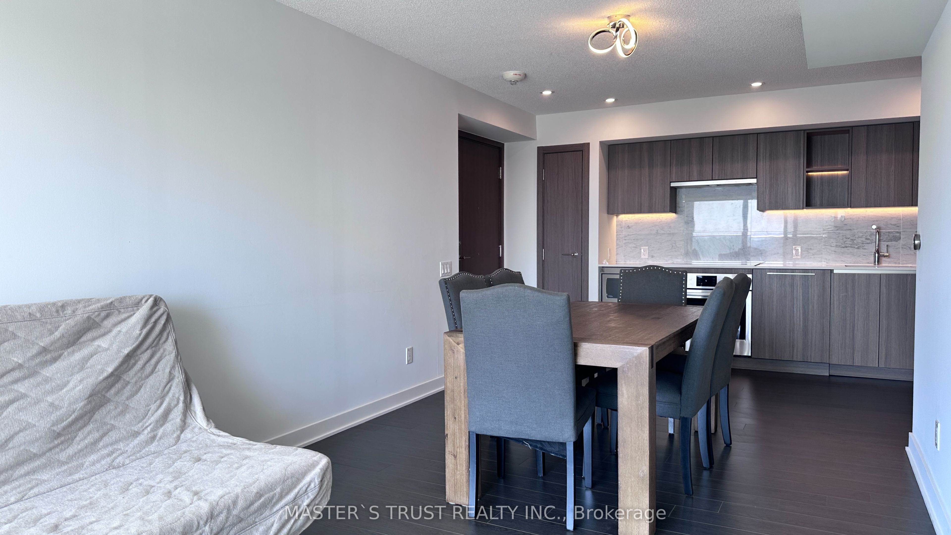17 Bathurst Street 1715, Toronto, ON M5V 0N1 photo 3