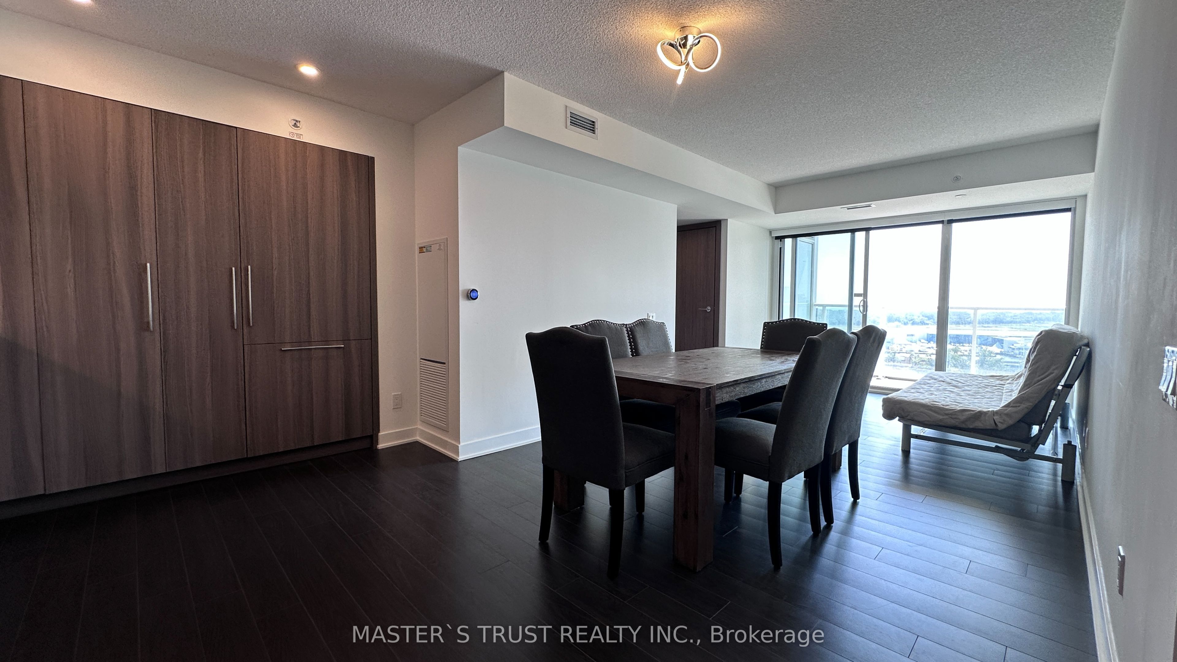 17 Bathurst Street 1715, Toronto, ON M5V 0N1 photo 5