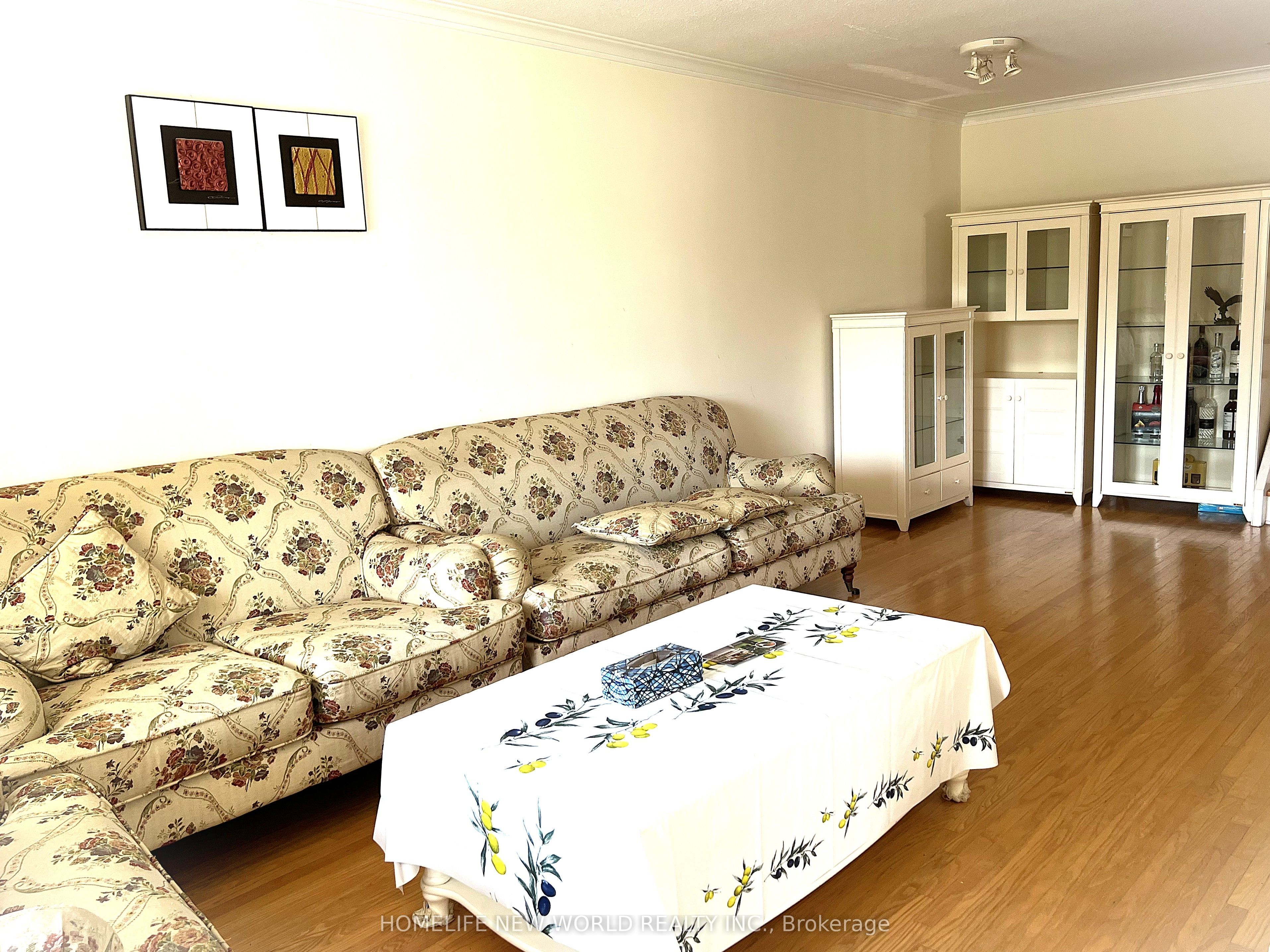 28 Greyhound Drive, Toronto, ON M2H 1K3 photo 3