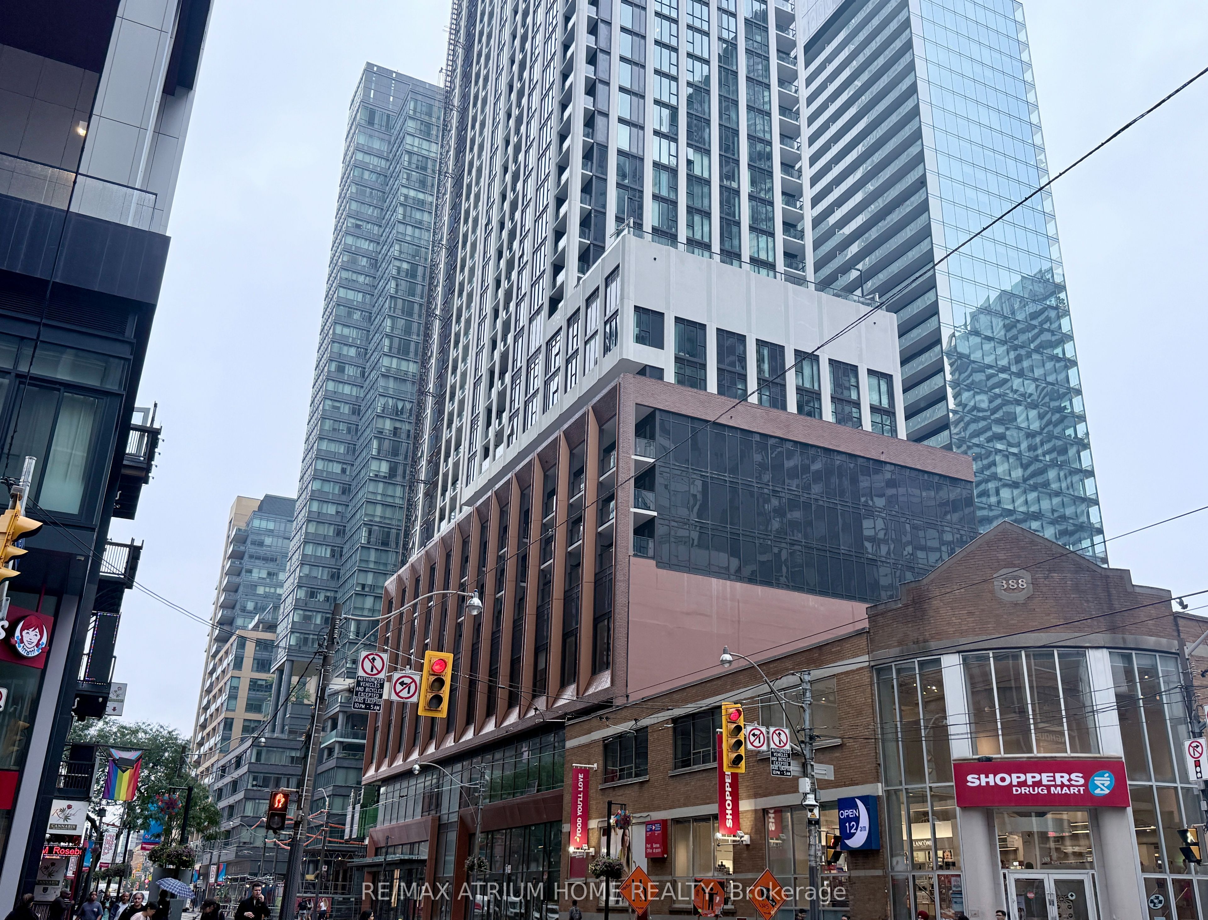 400 King Street W 2322, Toronto, ON M5V 0X8 photo 2