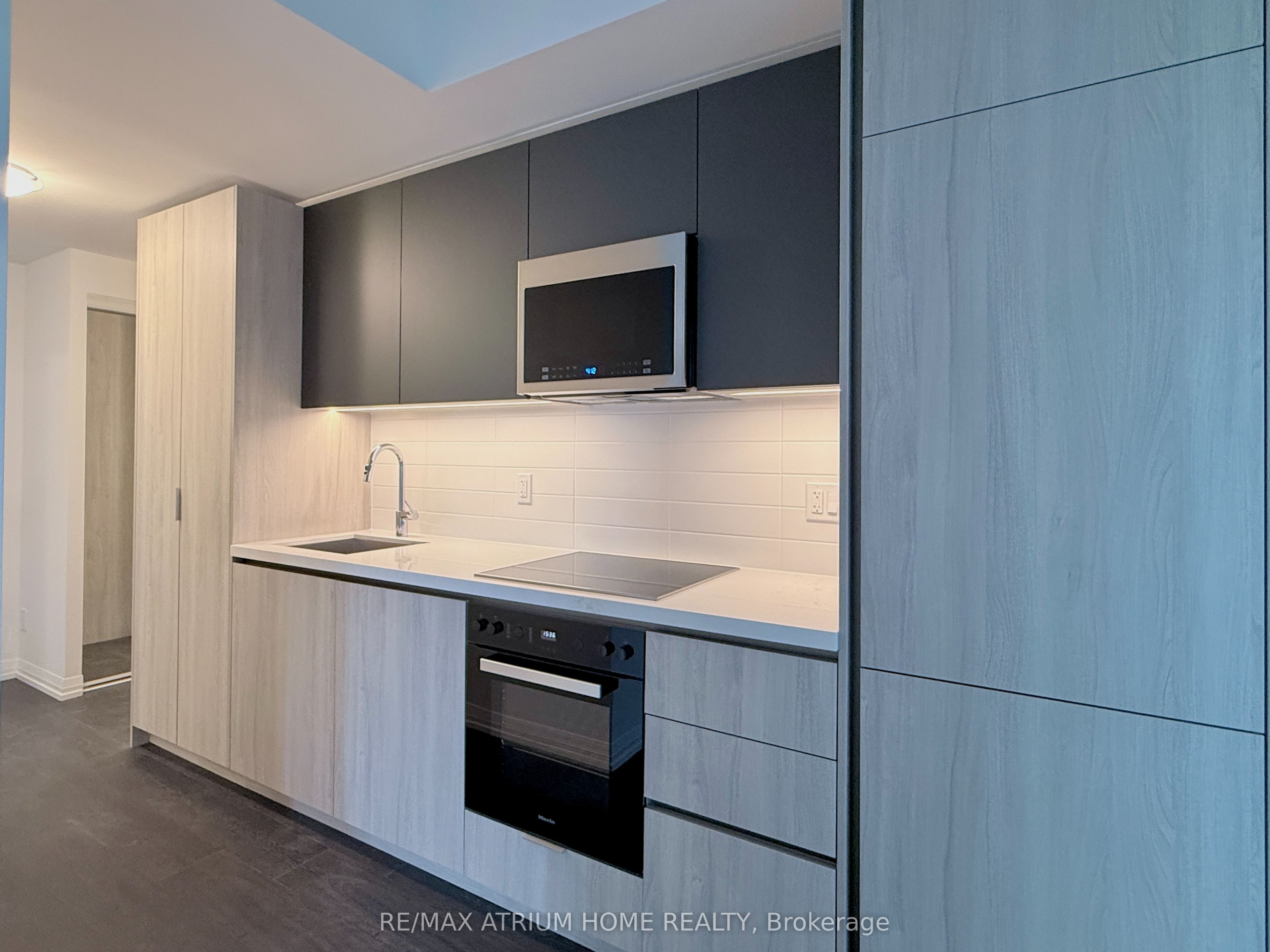 400 King Street W 2322, Toronto, ON M5V 0X8 photo 4
