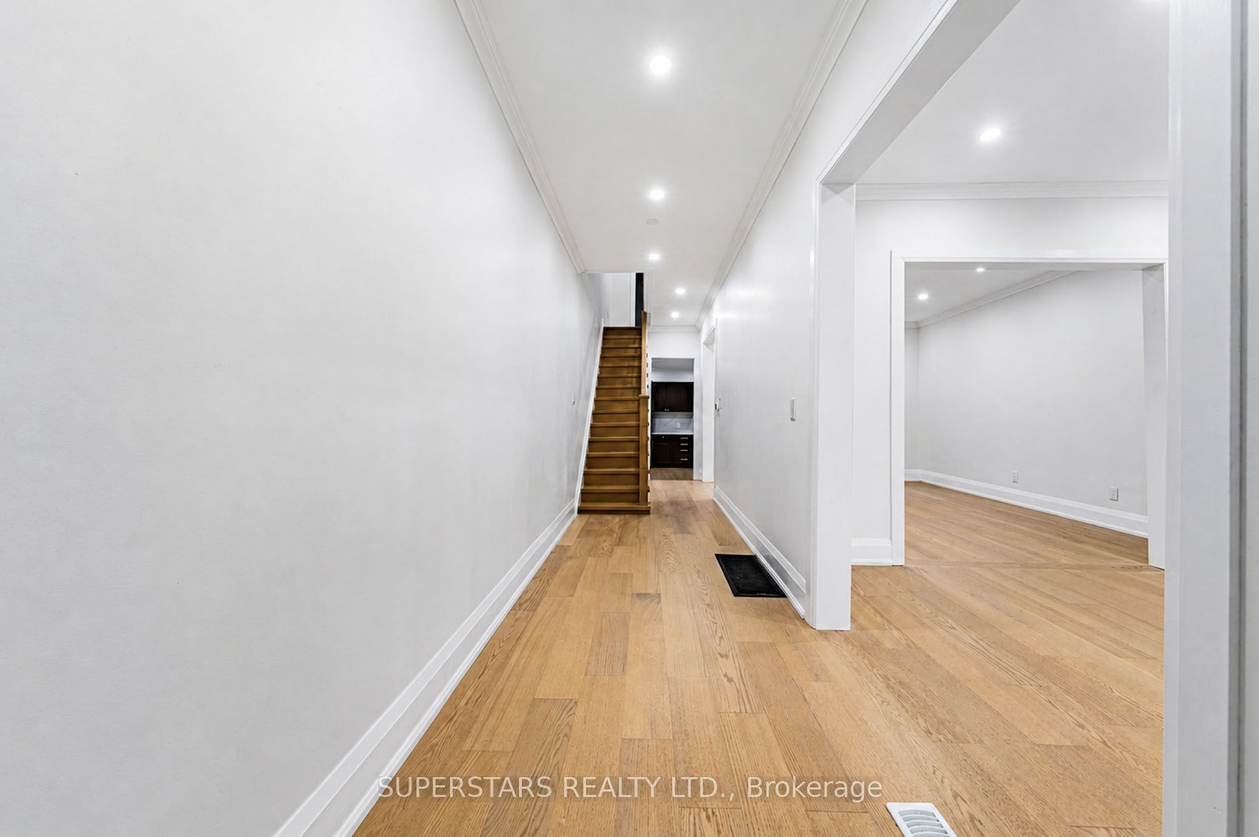 105 Bellwoods Avenue, Toronto, ON M6J 3N4 photo 4