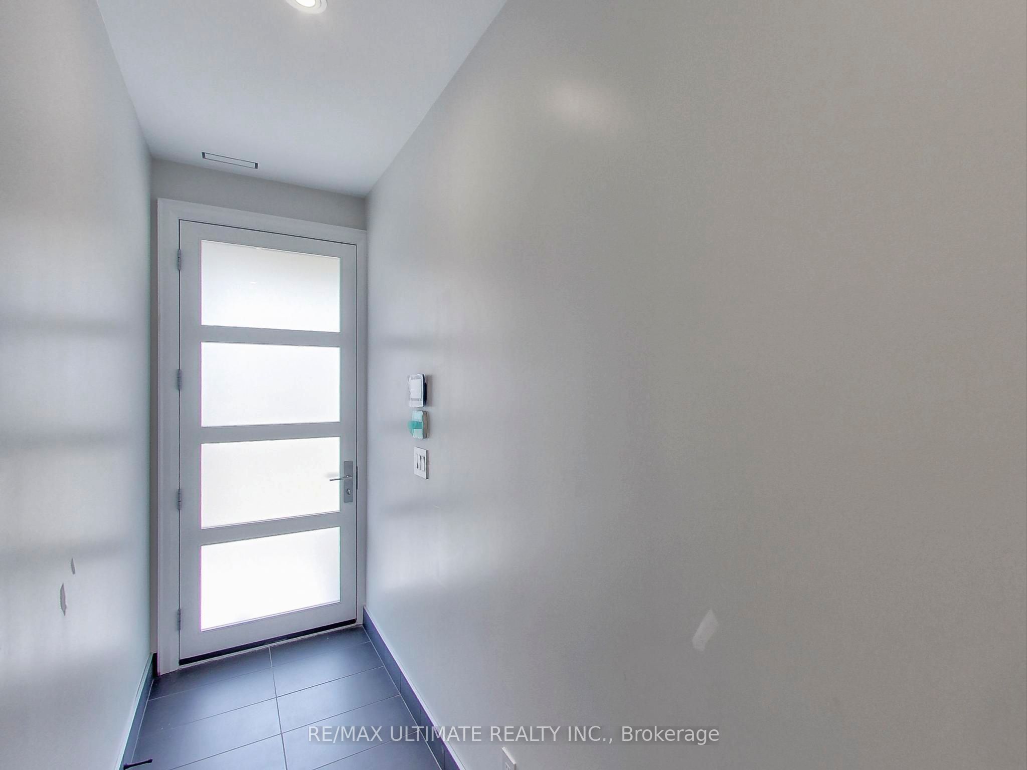 387 Glenholme Avenue 201, Toronto, ON M6E 3E6 photo 3