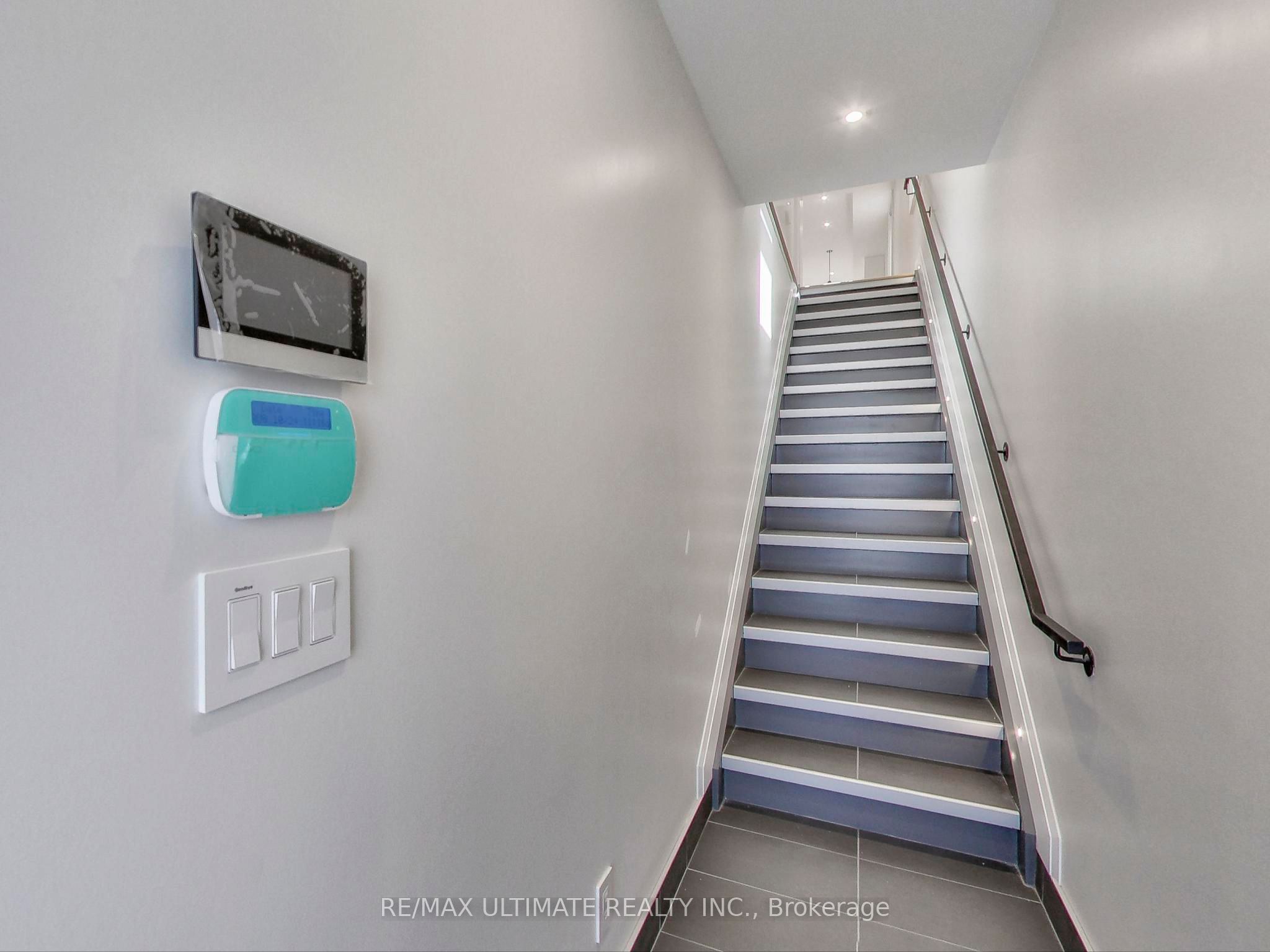 387 Glenholme Avenue 201, Toronto, ON M6E 3E6 photo 4
