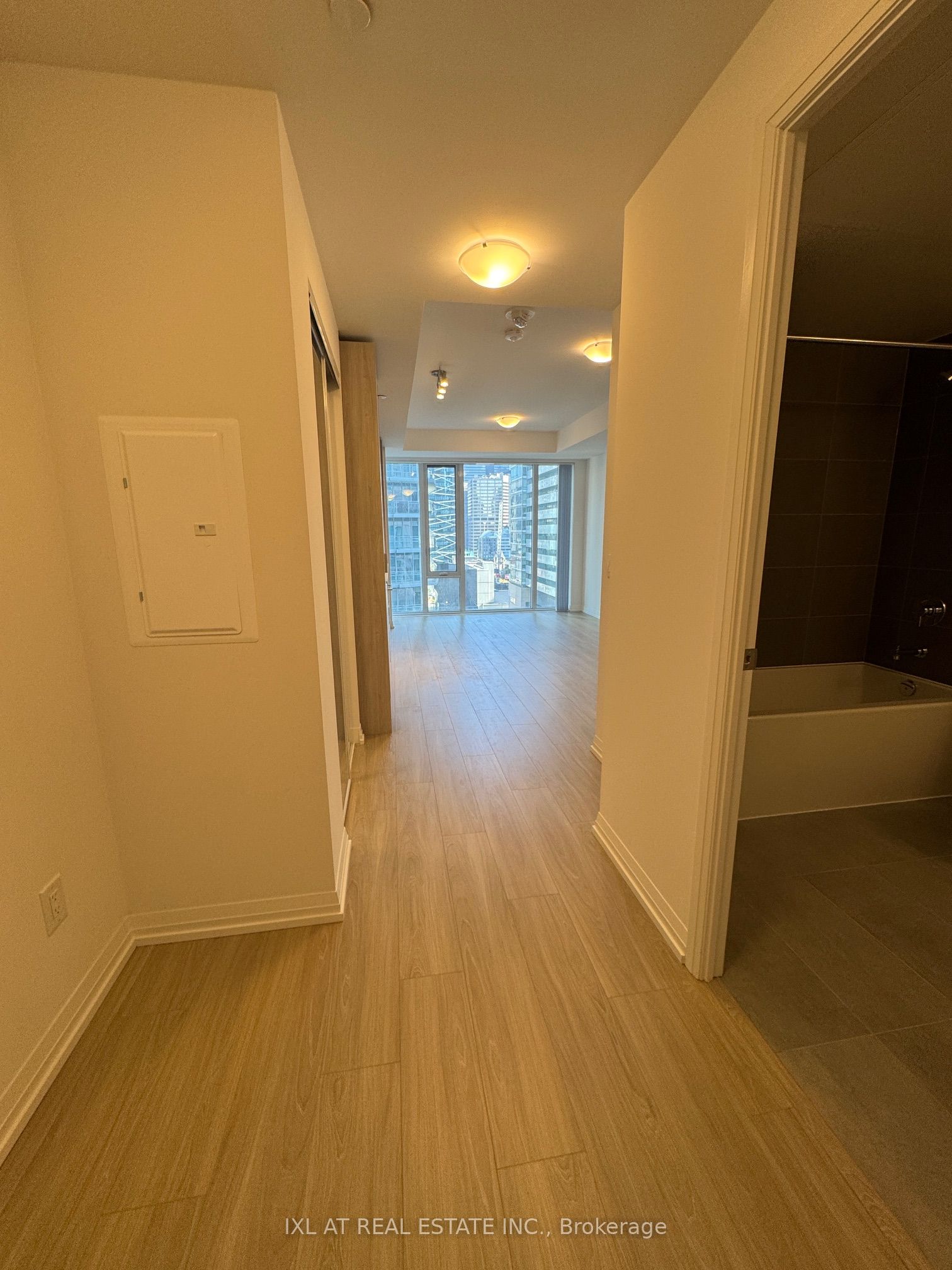 8 Widmer Street 1708, Toronto, ON M5V 2E7 photo 5