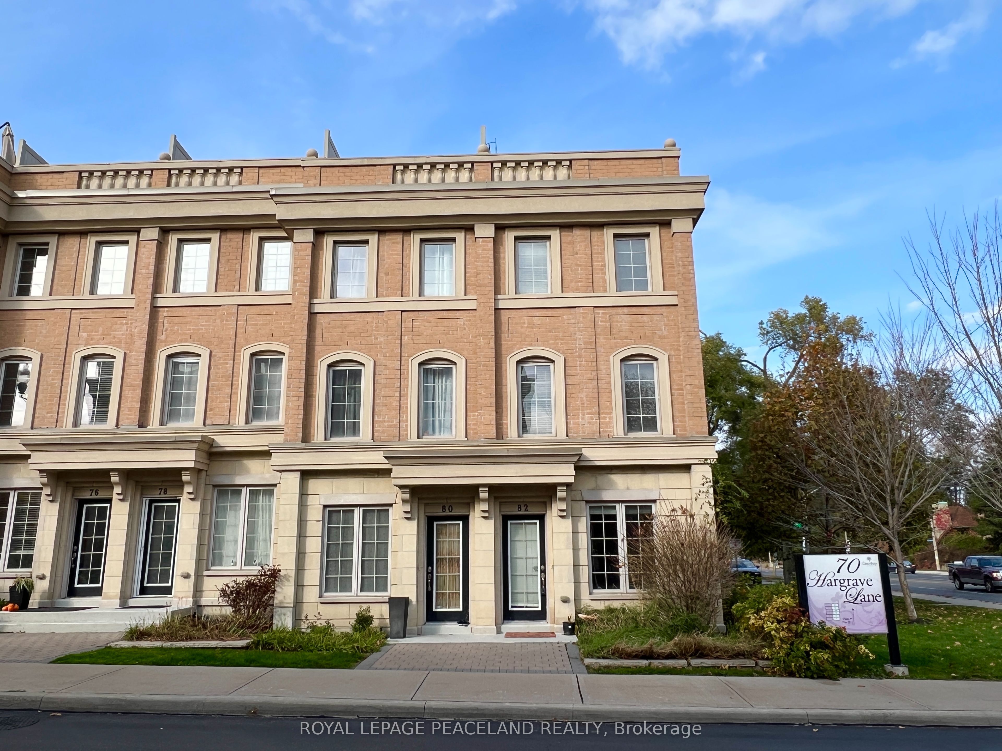 82 Hargrave Lane, Toronto, ON M4N 0A4 photo 2