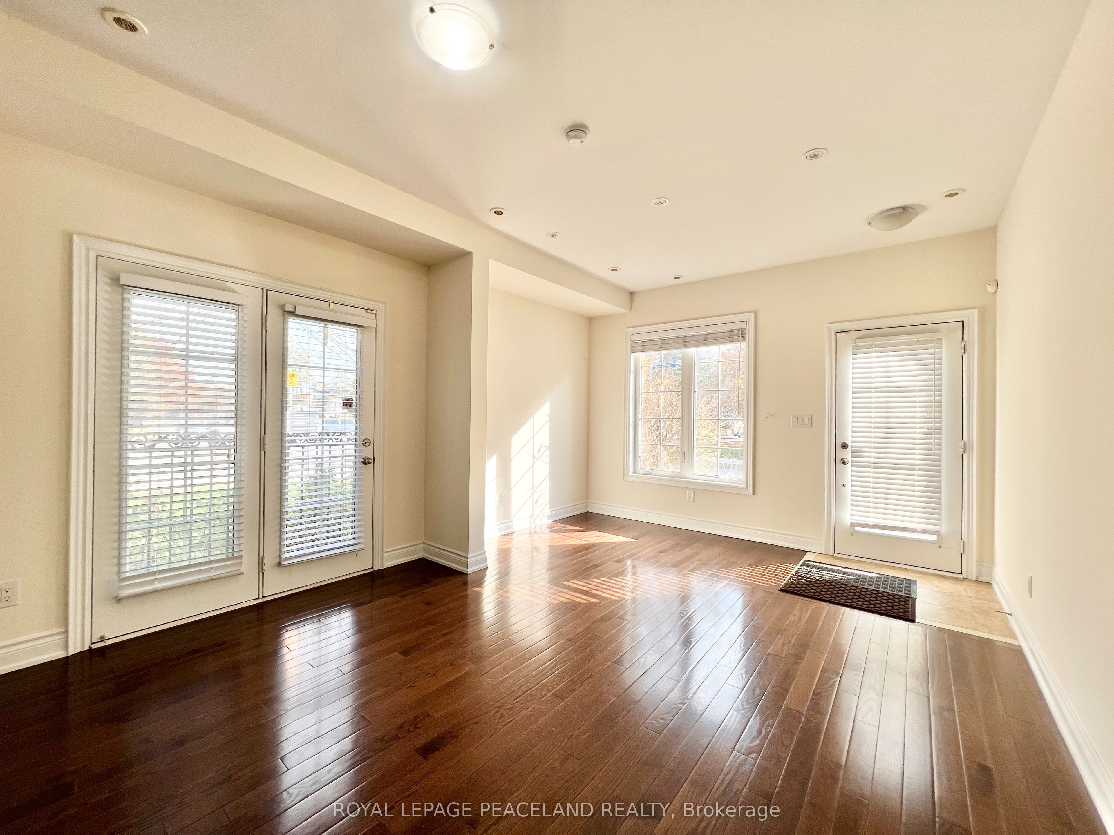 82 Hargrave Lane, Toronto, ON M4N 0A4 photo 3