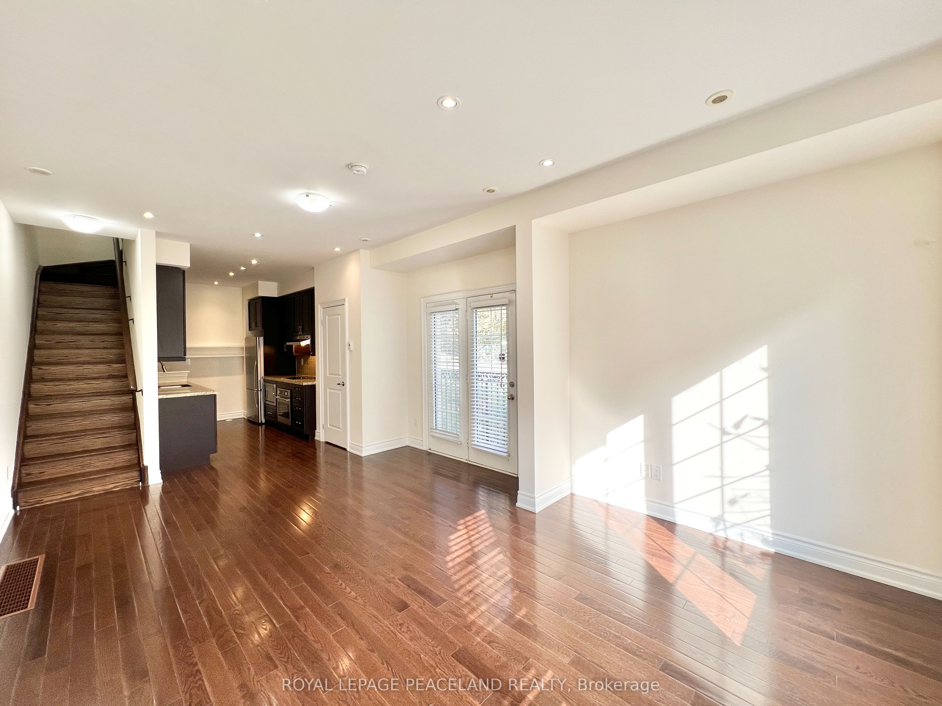 82 Hargrave Lane, Toronto, ON M4N 0A4 photo 4