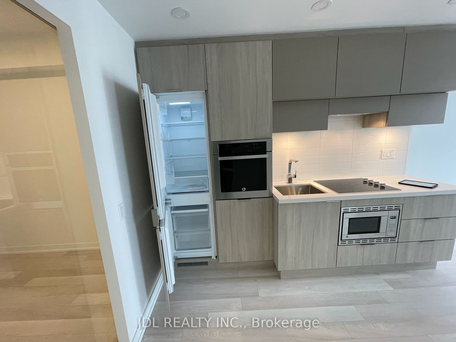 39 Roehampton Avenue, Toronto, ON M4P 0G1 photo 3