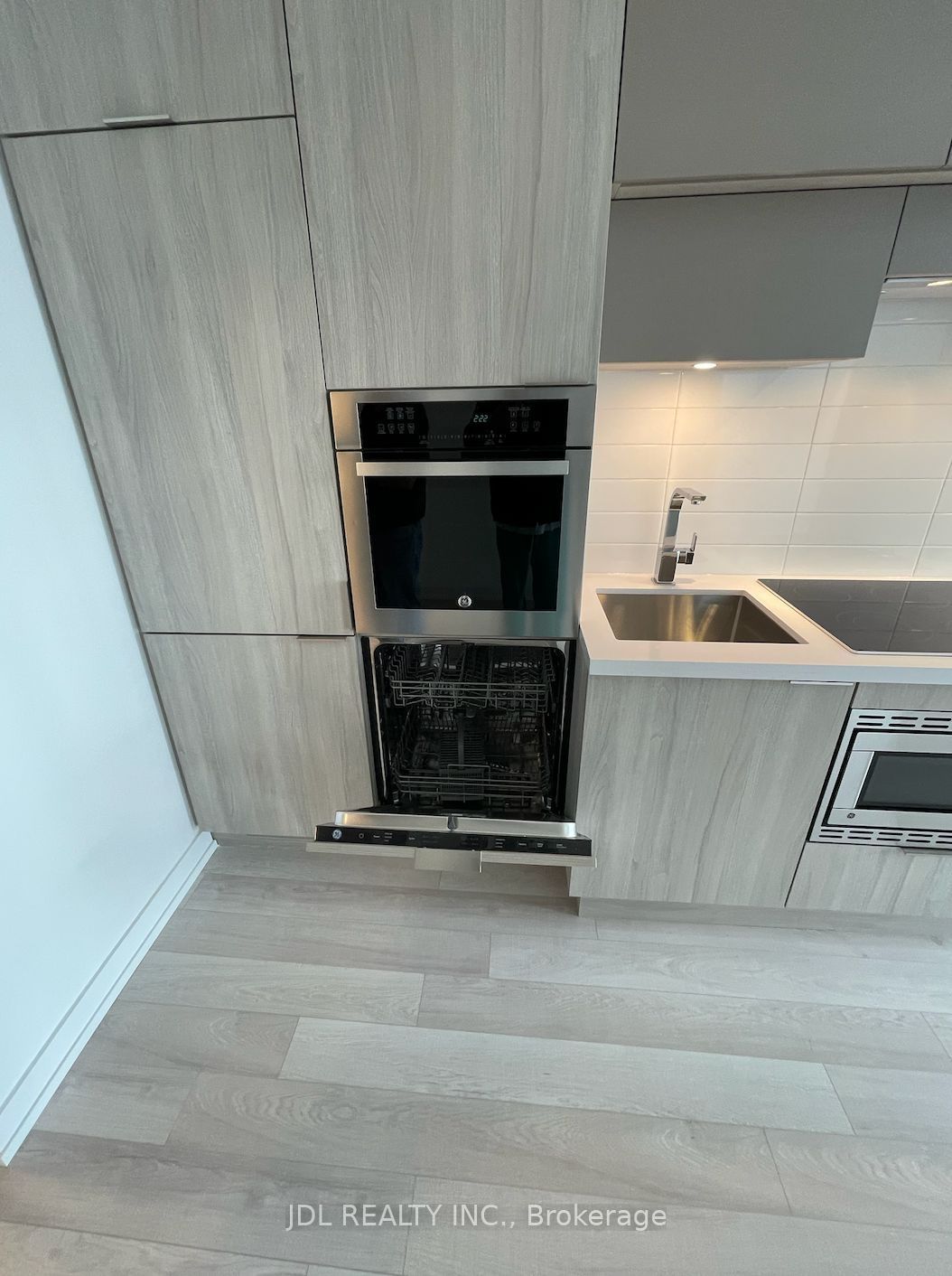 39 Roehampton Avenue, Toronto, ON M4P 0G1 photo 5