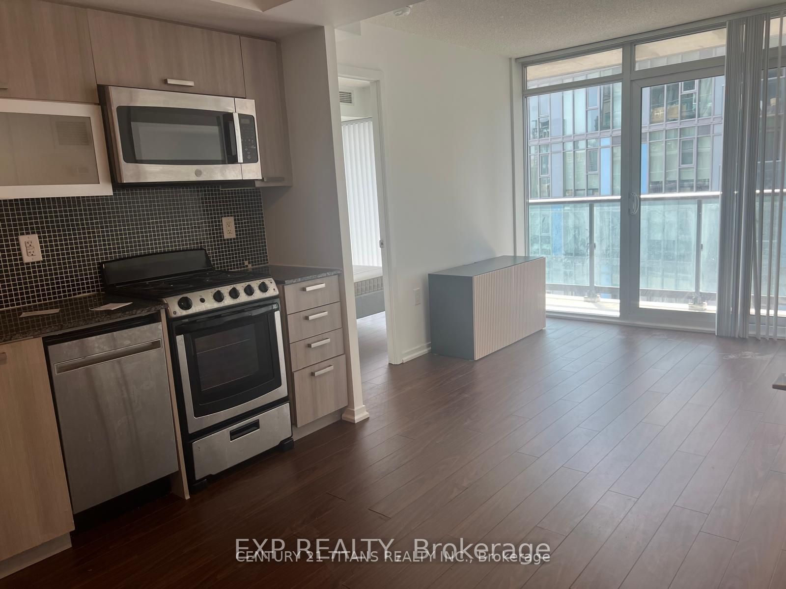 36 Lisgar Street 1212, Toronto, ON M6J 3G2 photo 3