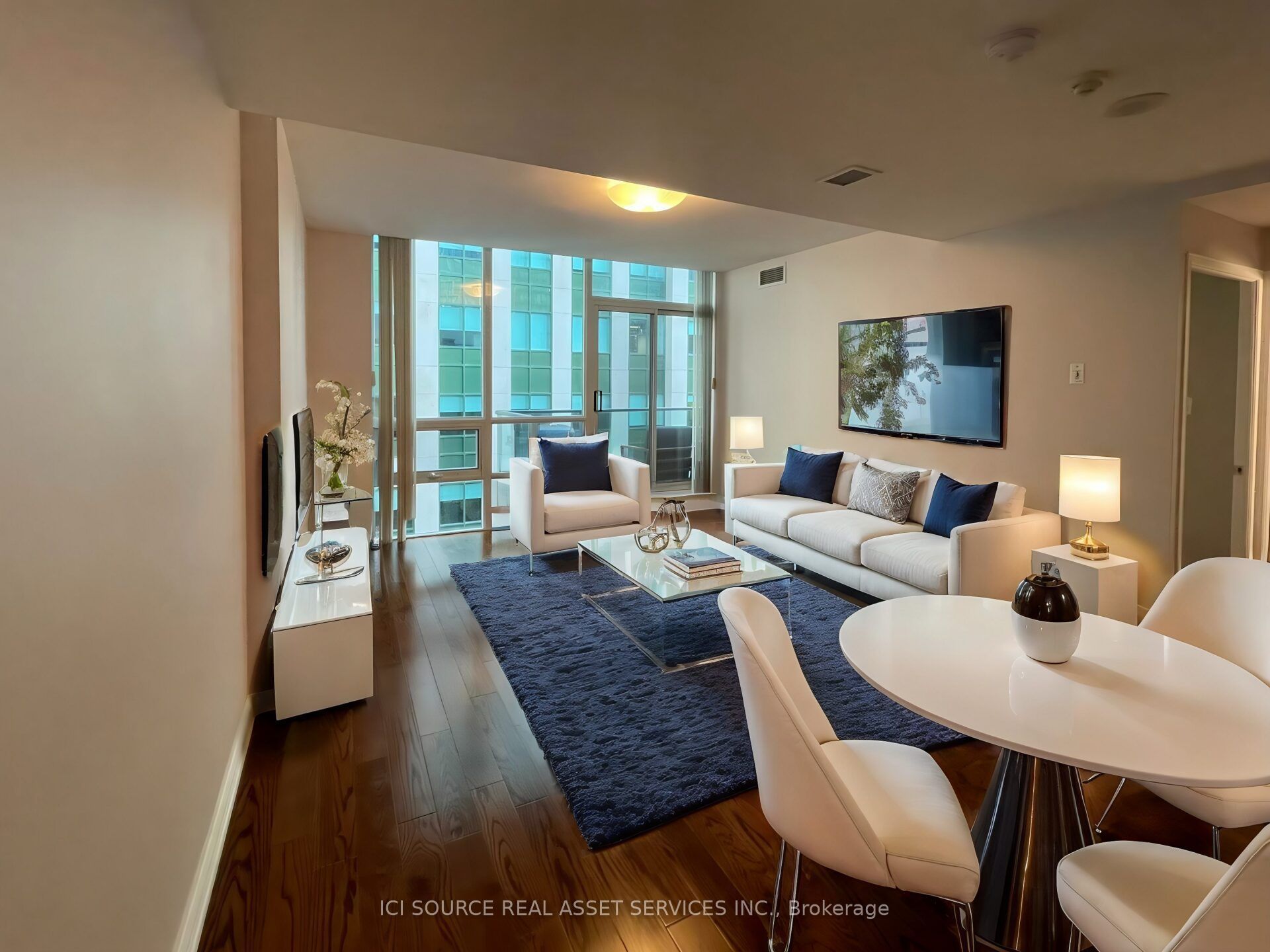 263 Wellington Street W PH05, Toronto, ON M5V 3E6