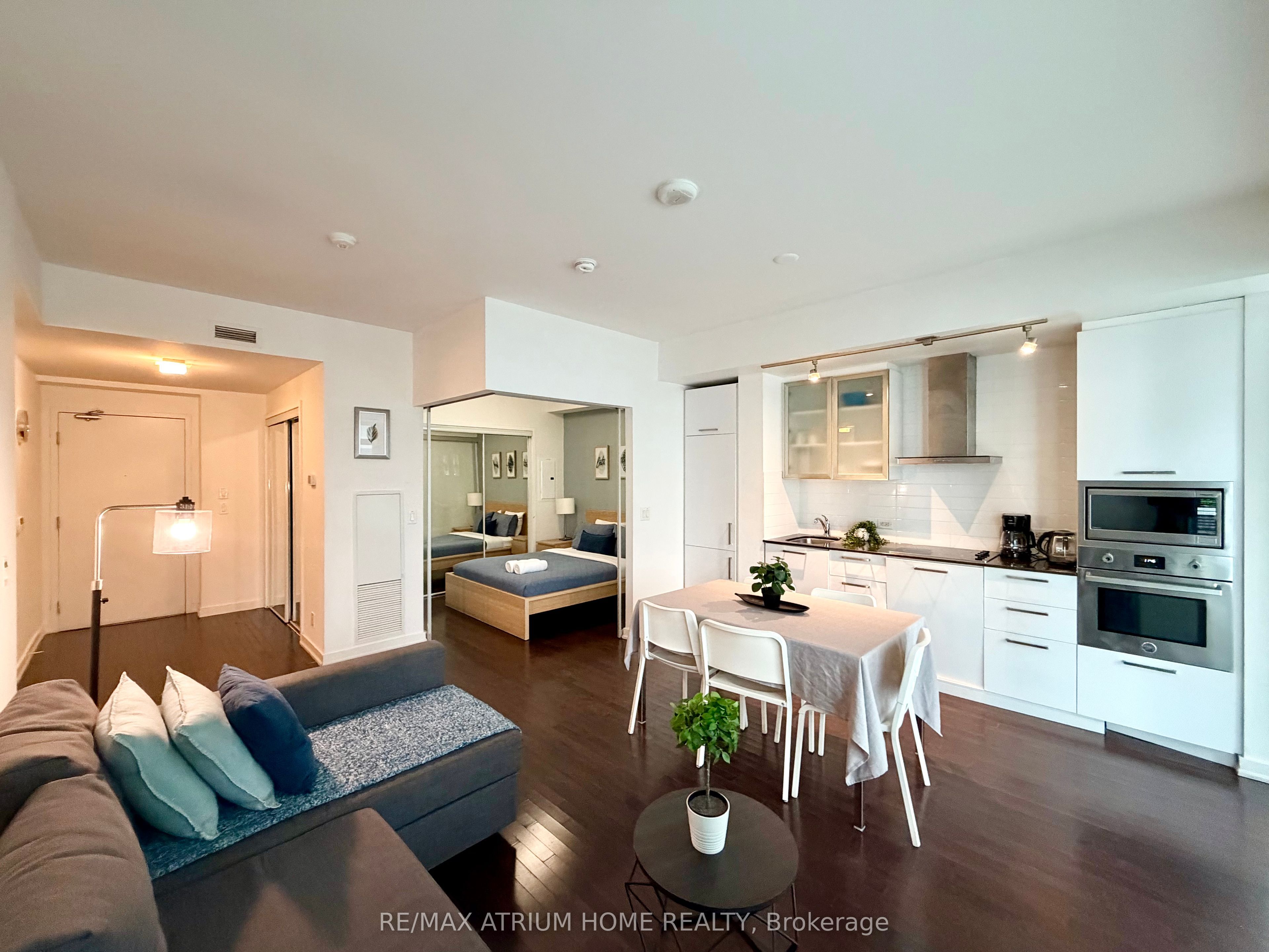 14 York Street 1501, Toronto, ON M5J 0B1 photo 2
